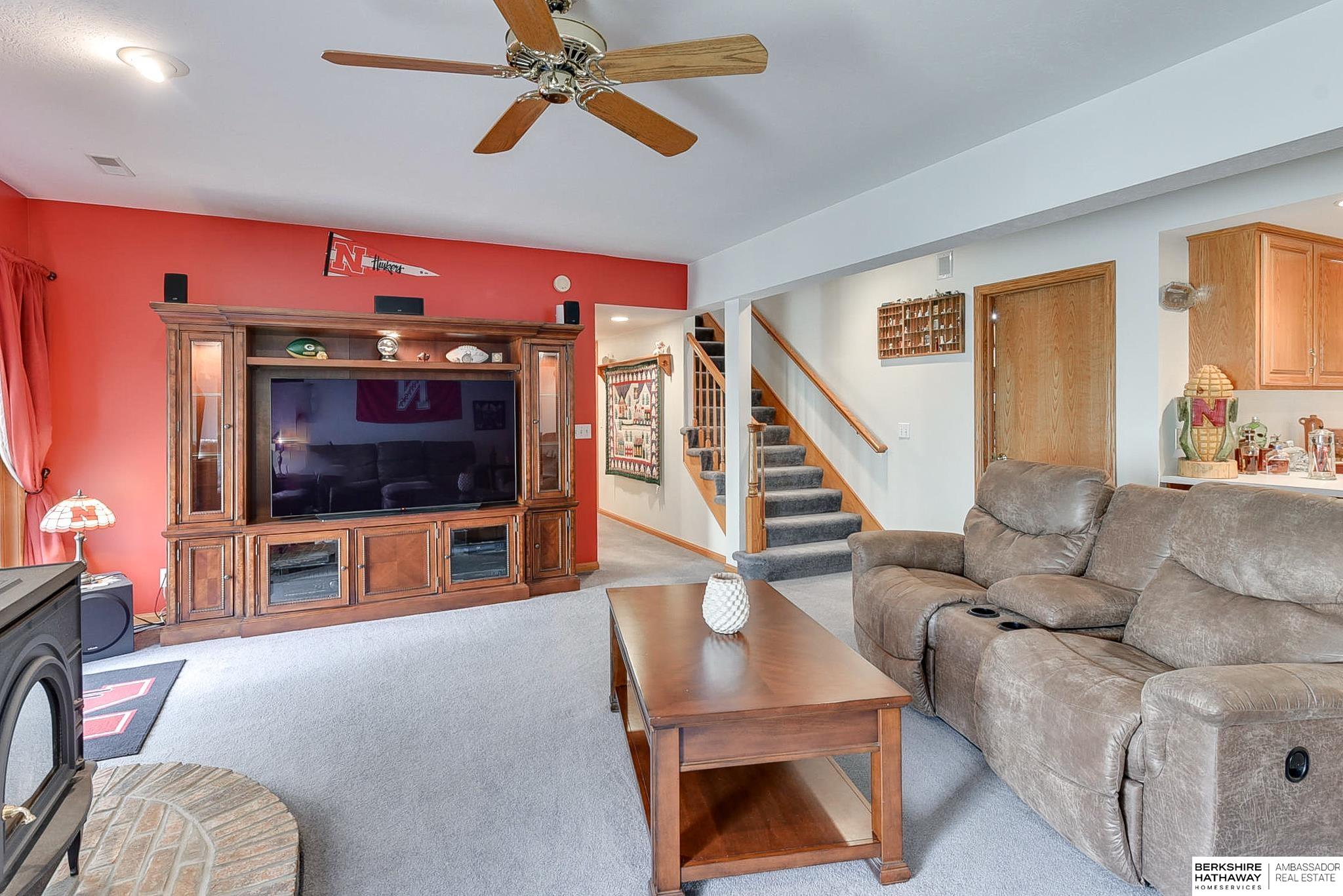 22335 Pine Hill