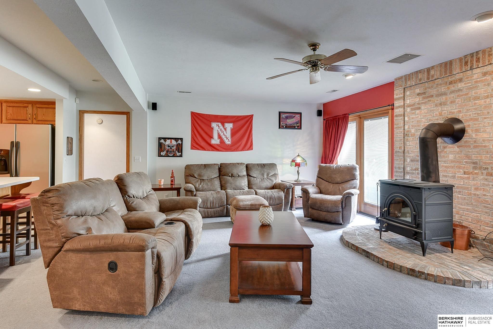 22335 Pine Hill