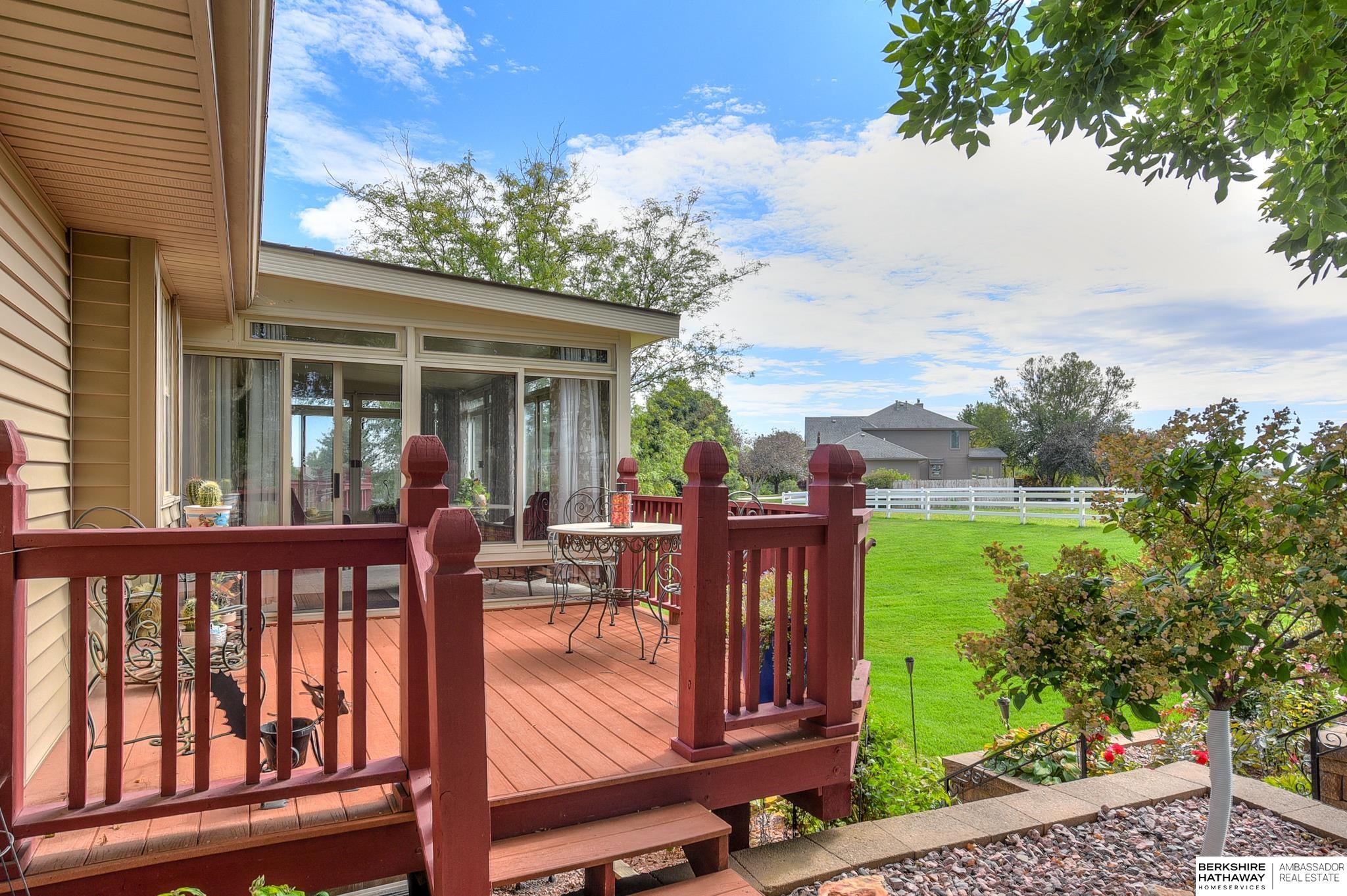 22335 Pine Hill