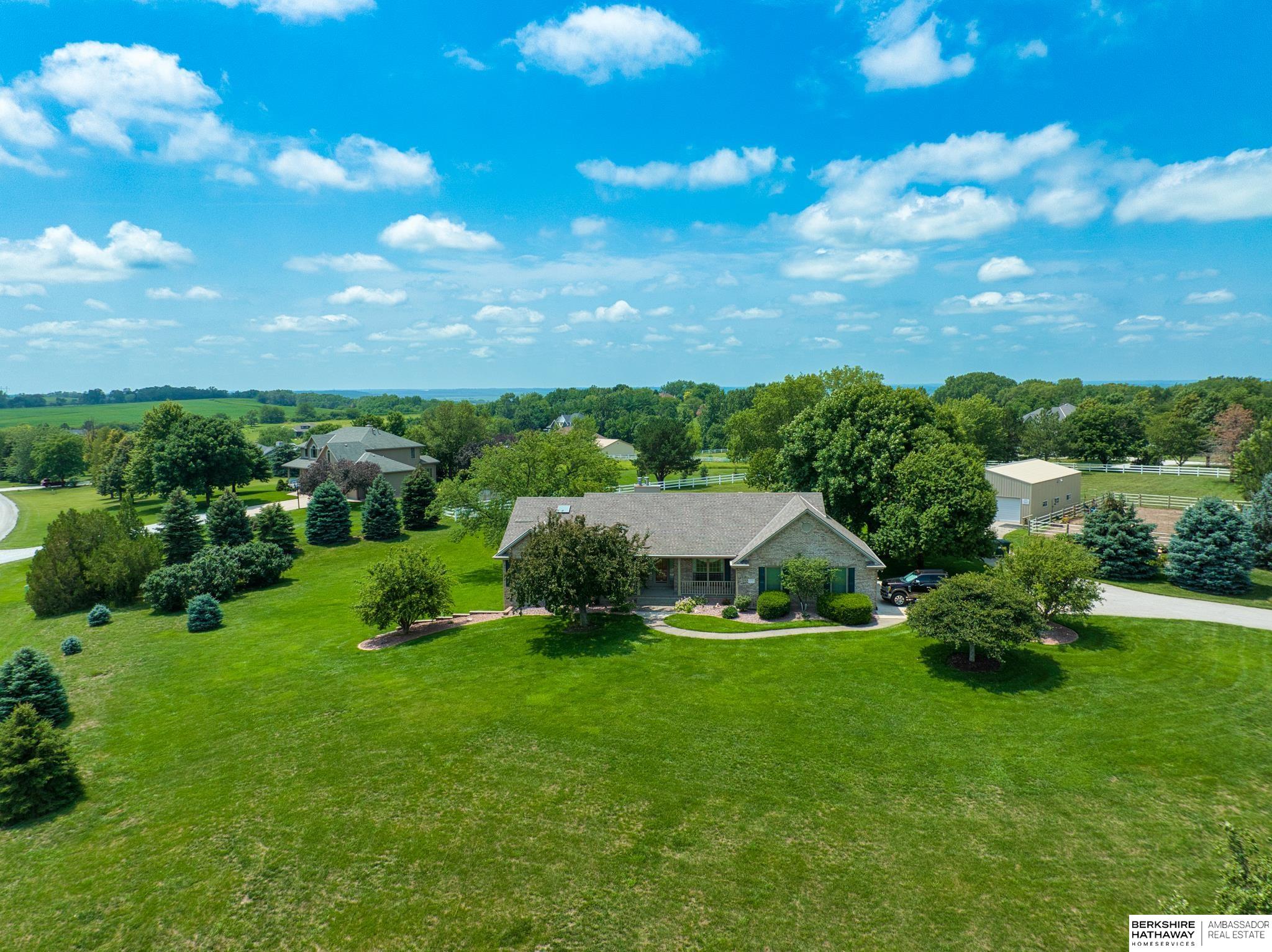 22335 Pine Hill