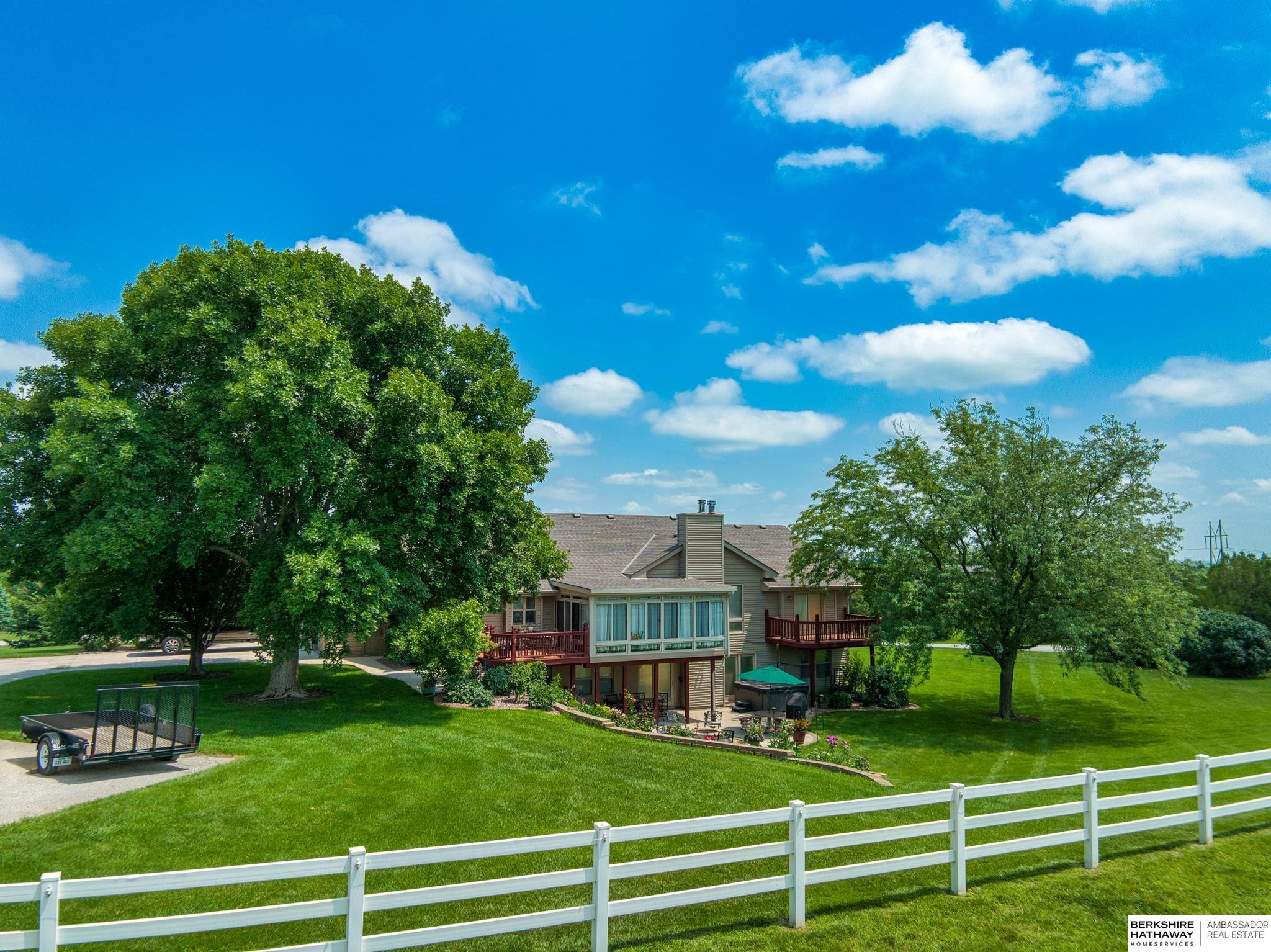 22335 Pine Hill
