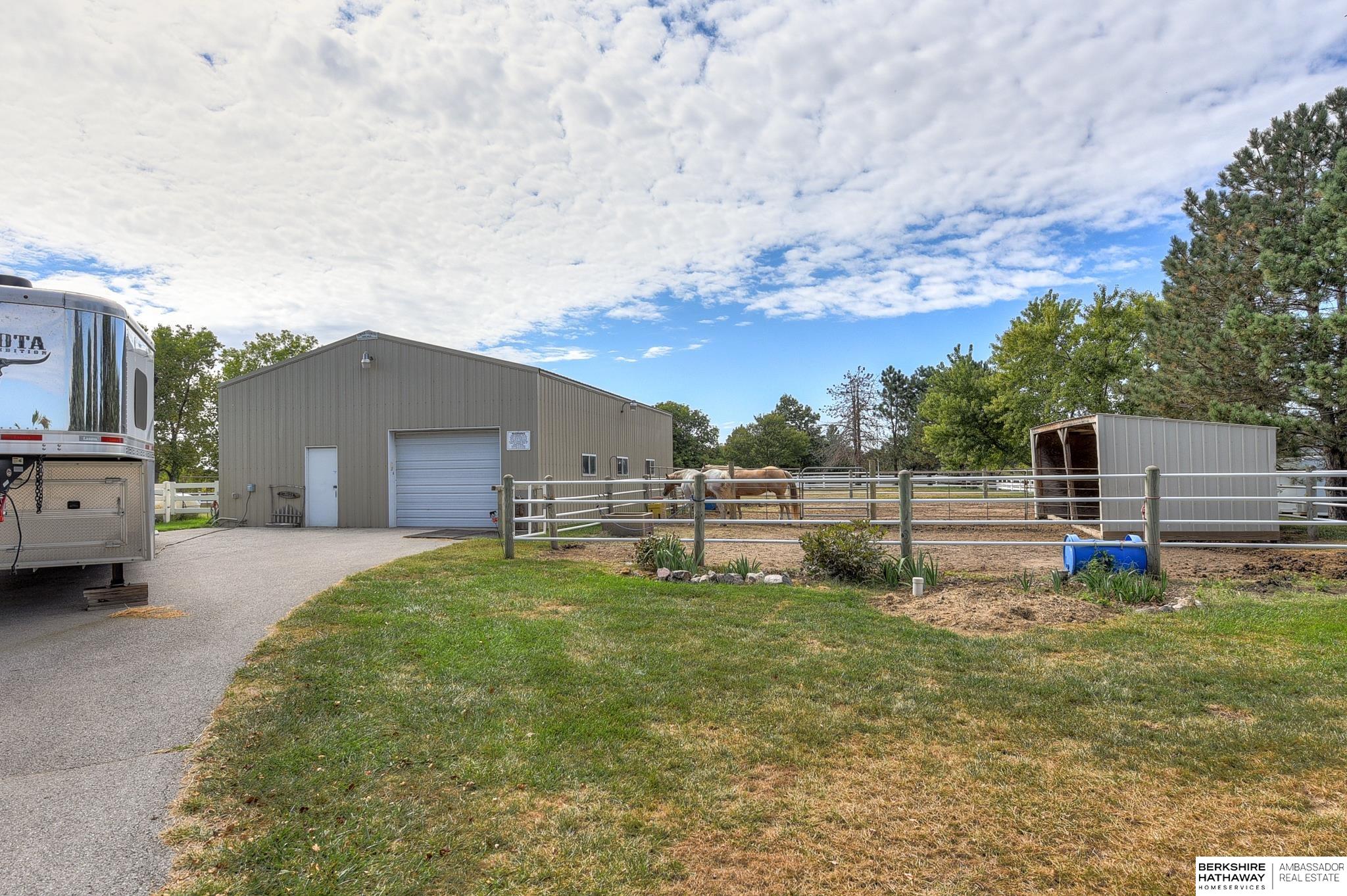 22335 Pine Hill
