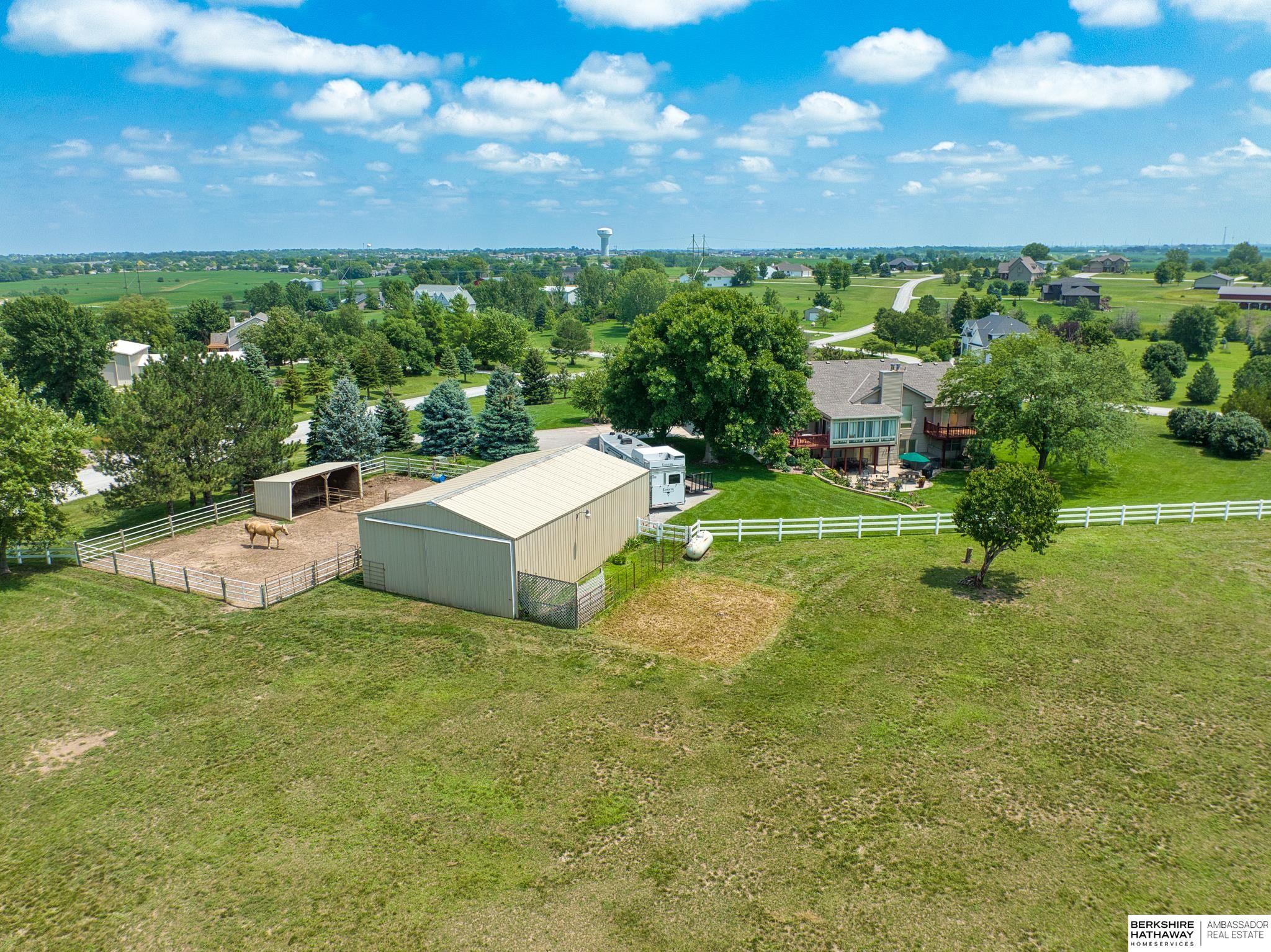 22335 Pine Hill