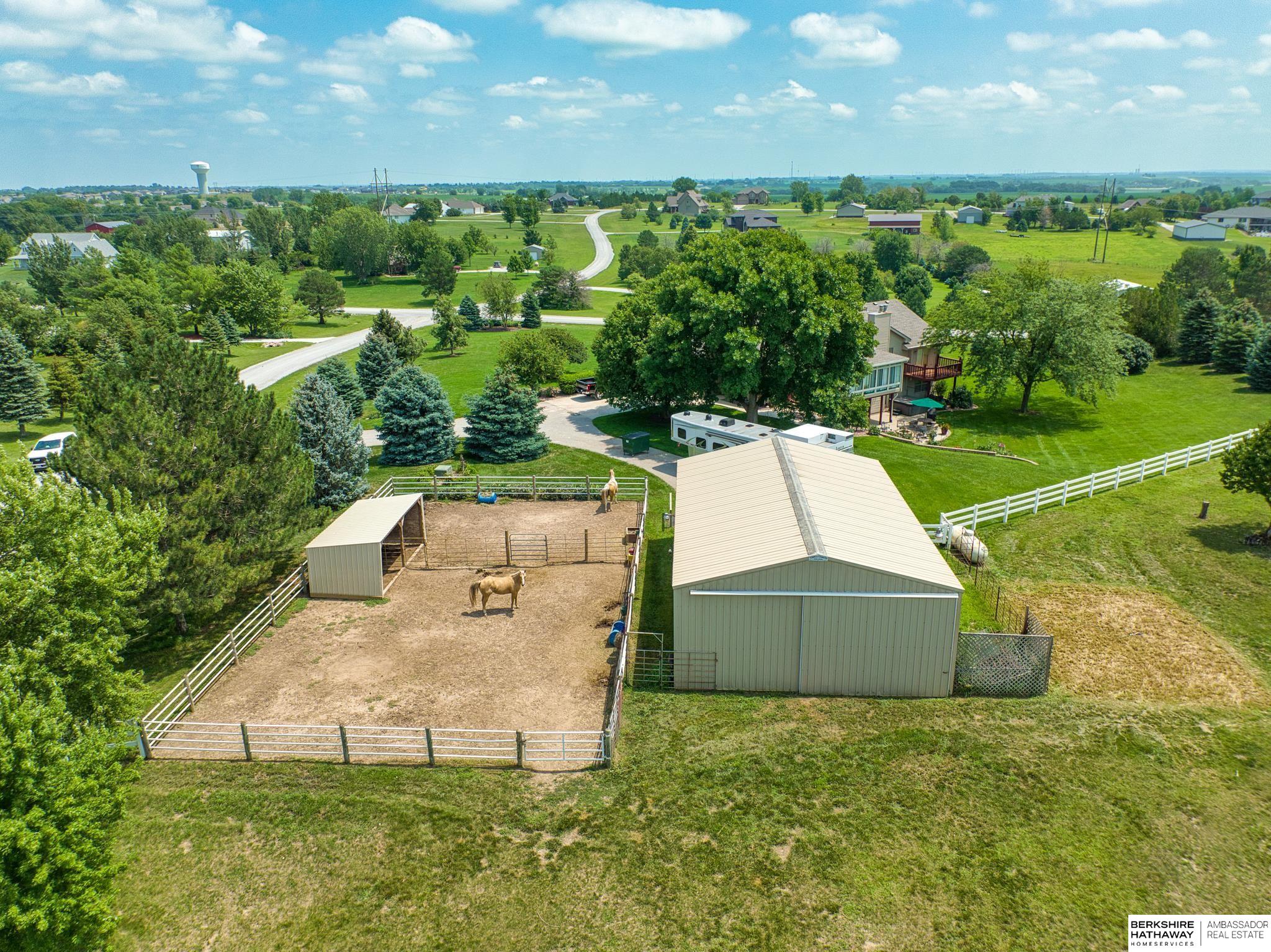 22335 Pine Hill