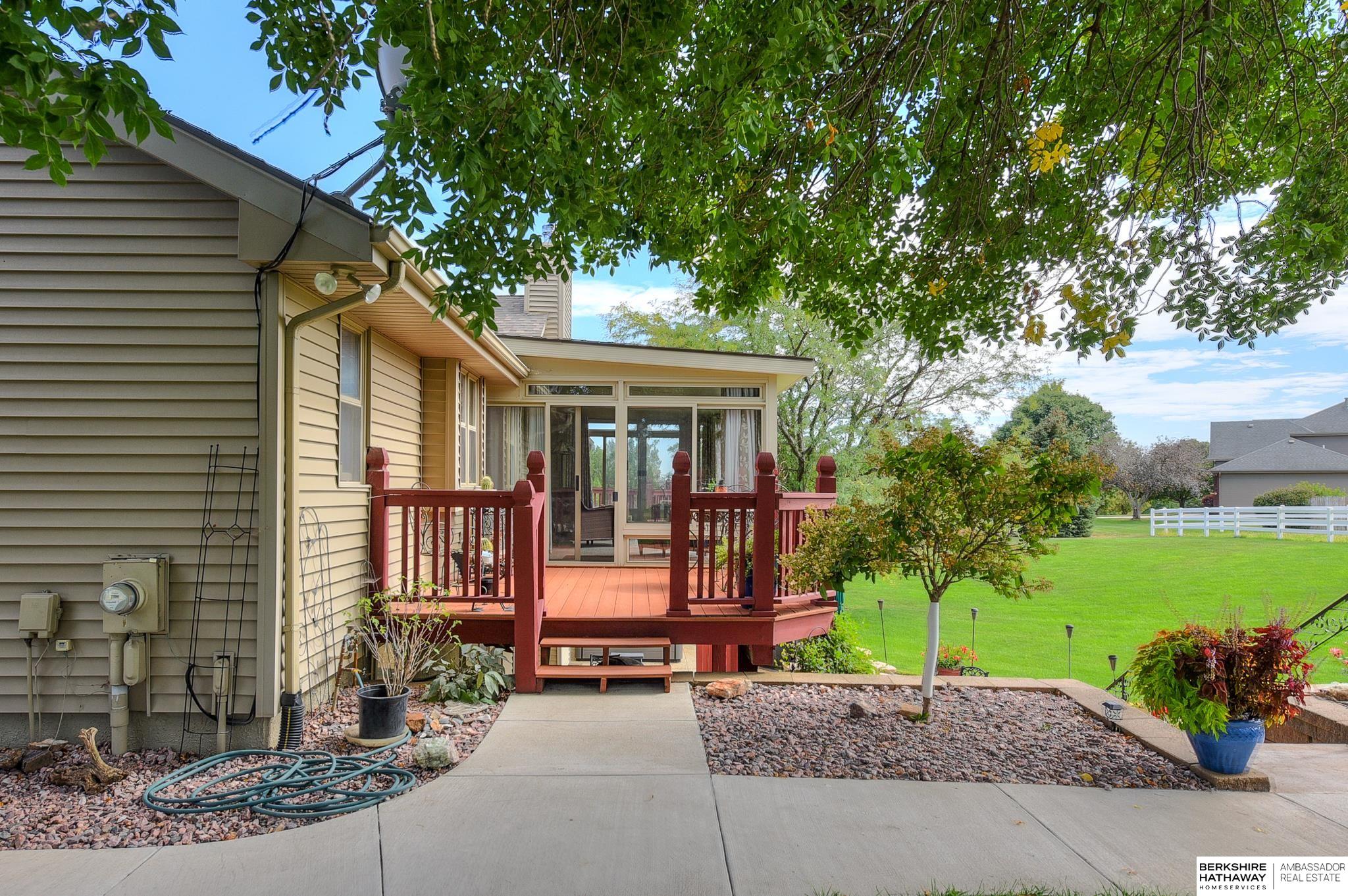 22335 Pine Hill
