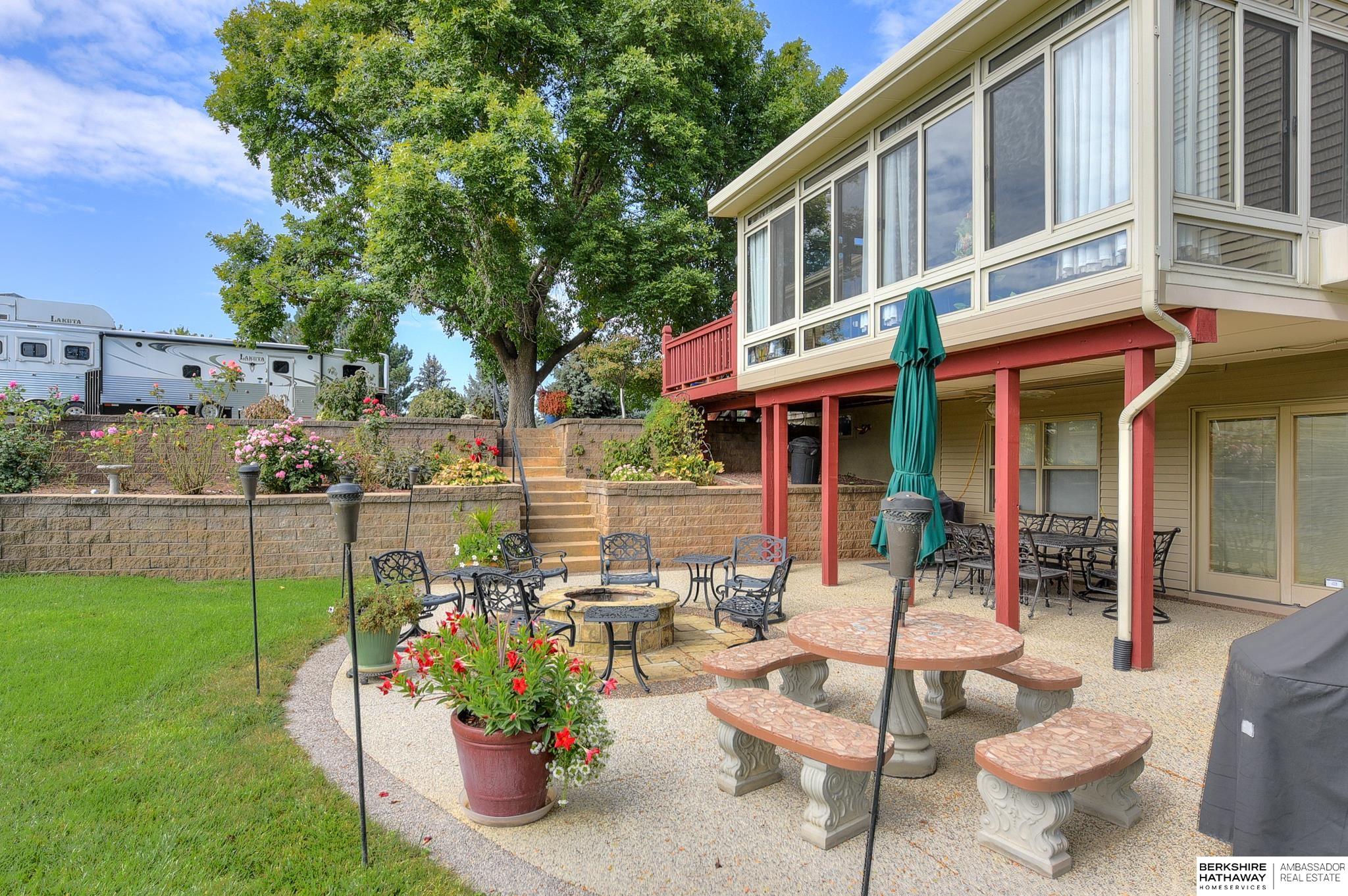 22335 Pine Hill