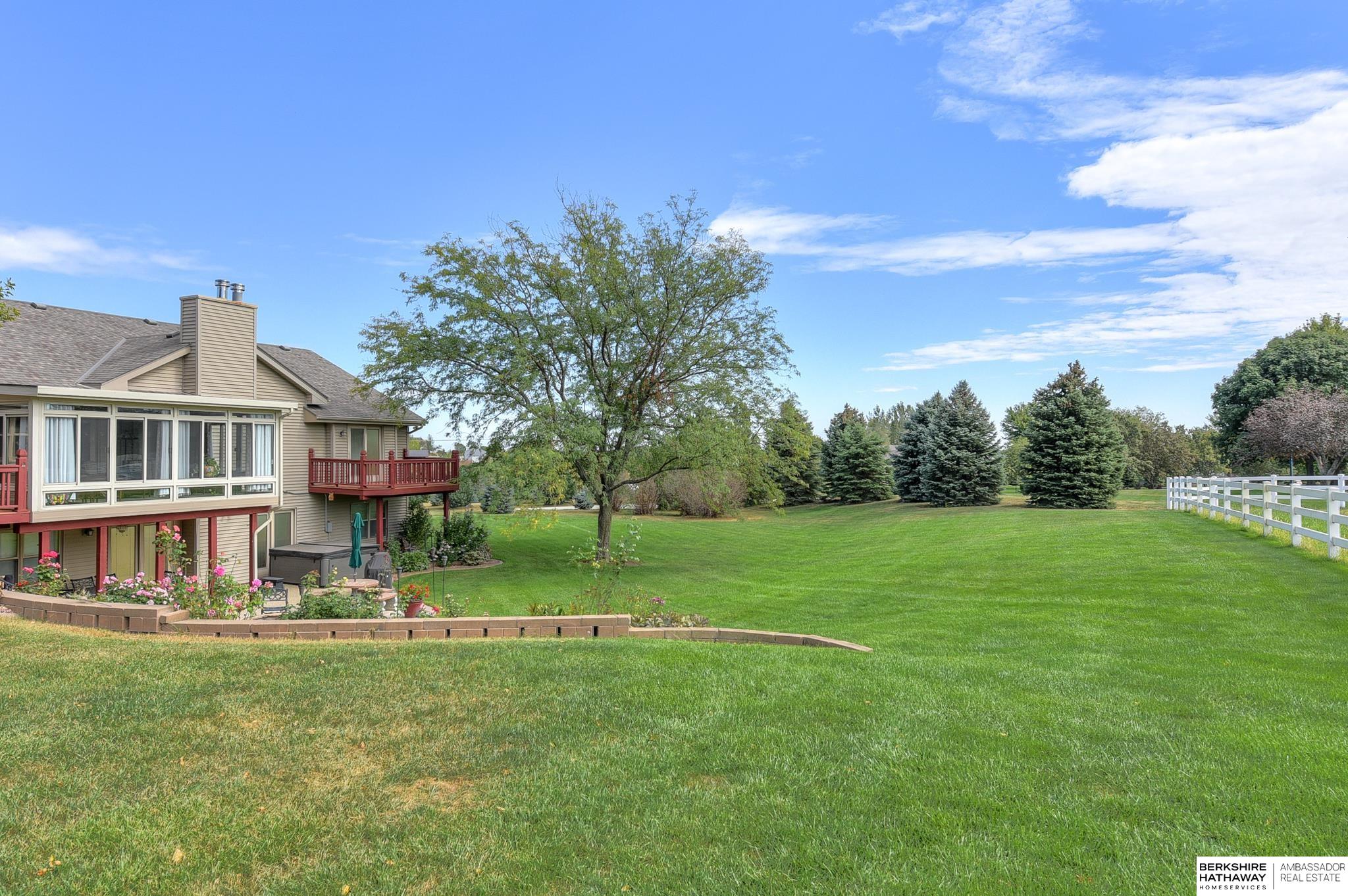 22335 Pine Hill