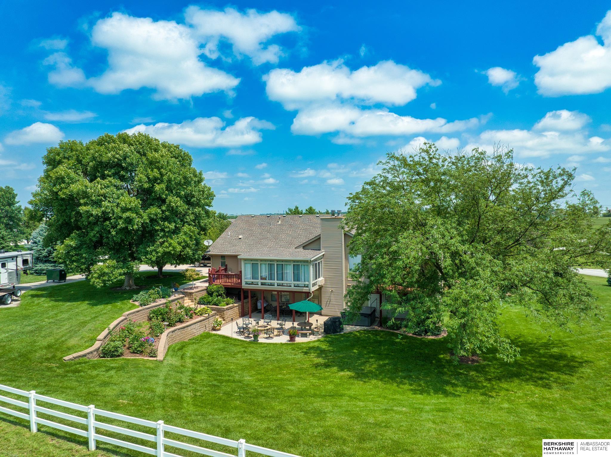 22335 Pine Hill
