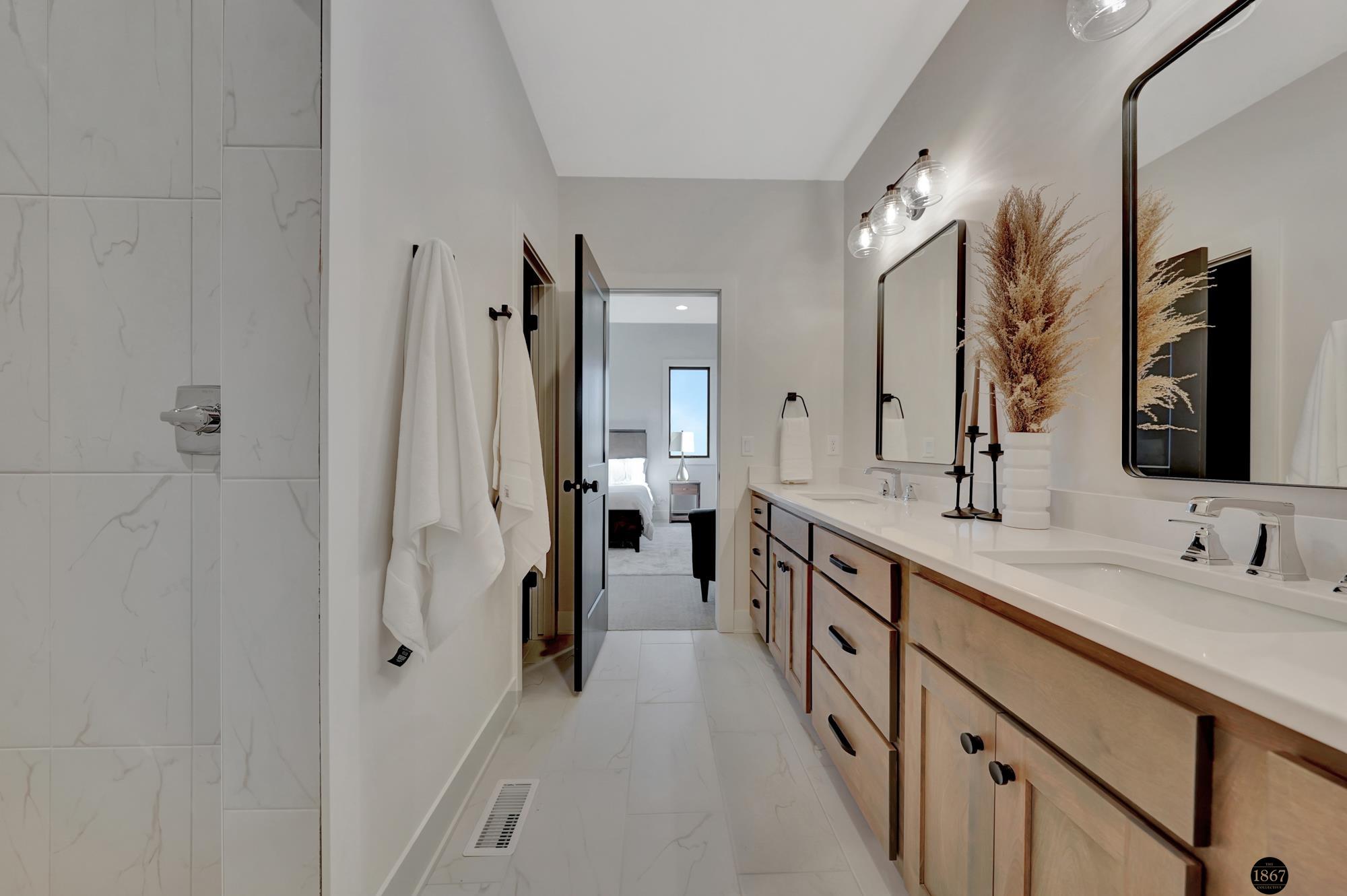 3923 S 213th