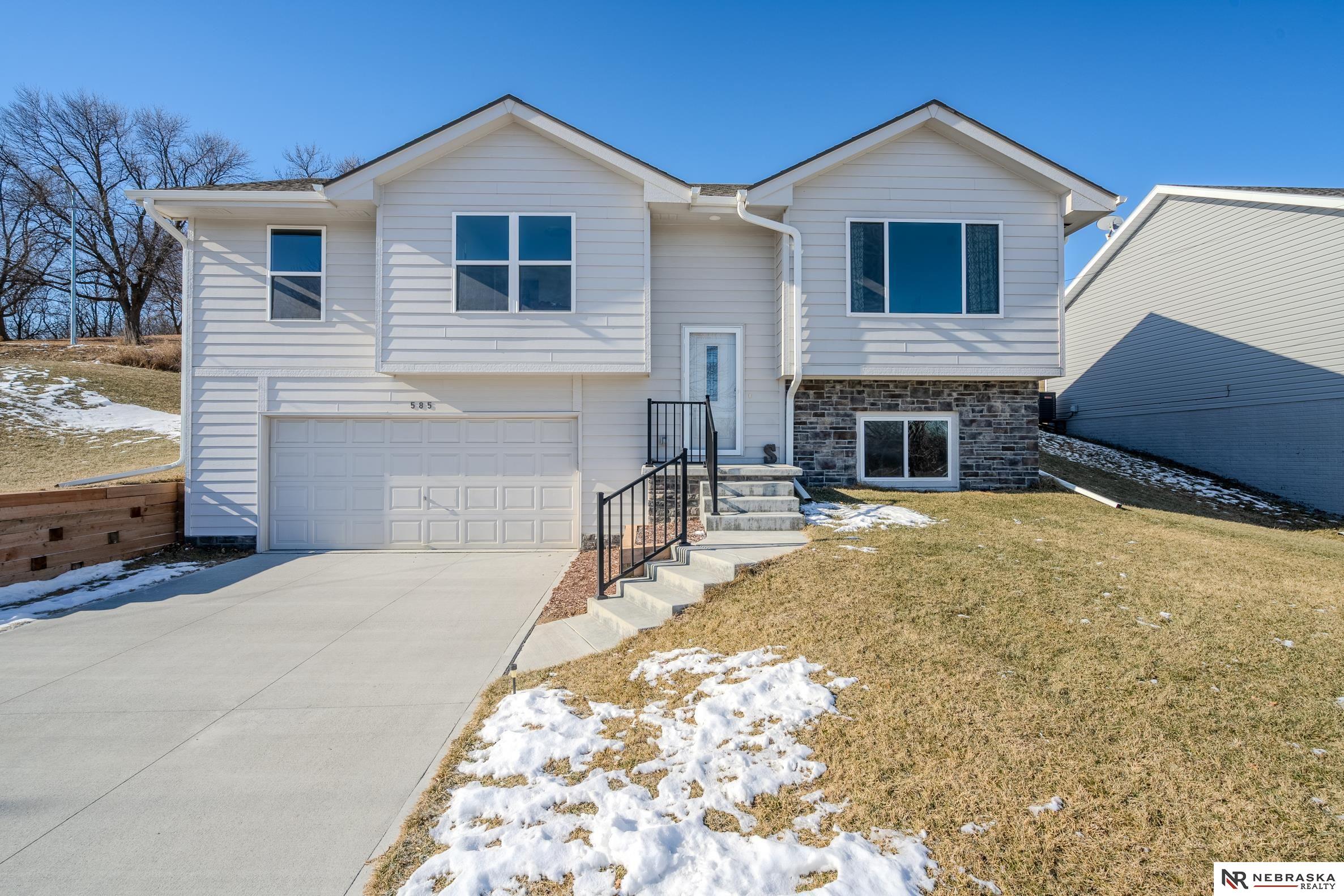 585 N 27th Street, Blair