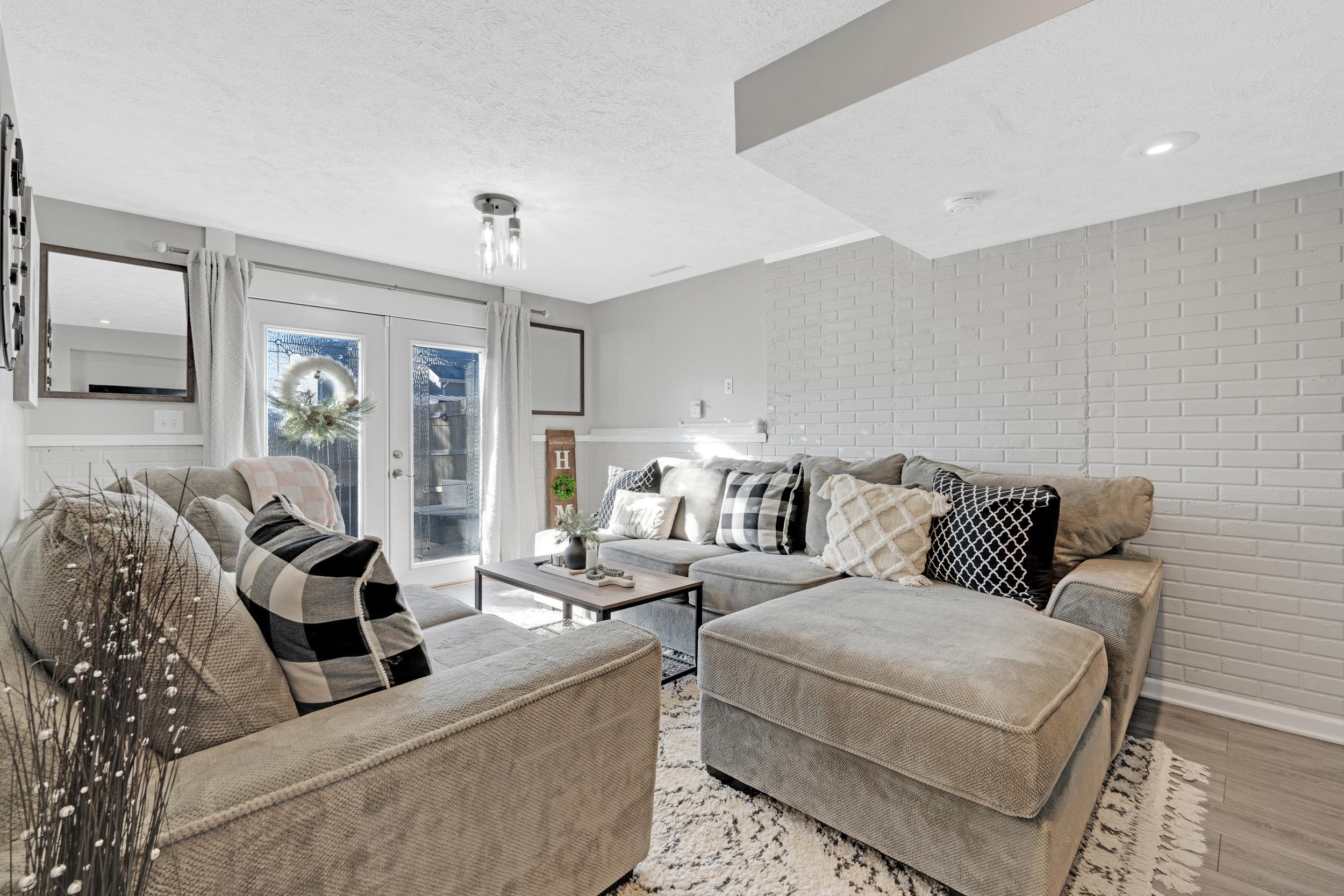 5335 W Partridge