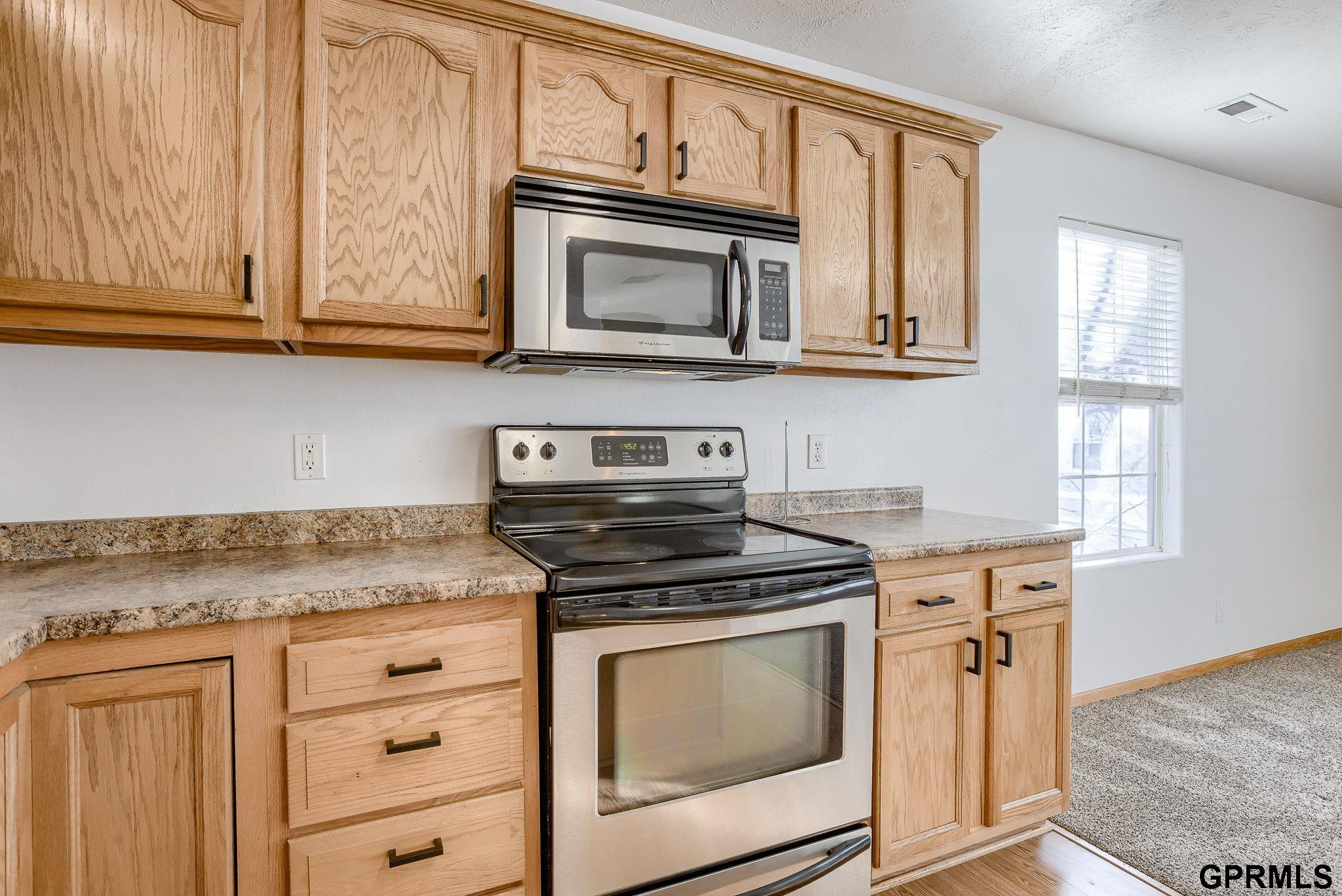 14668 Sahler Court, Omaha, Nebraska image 11