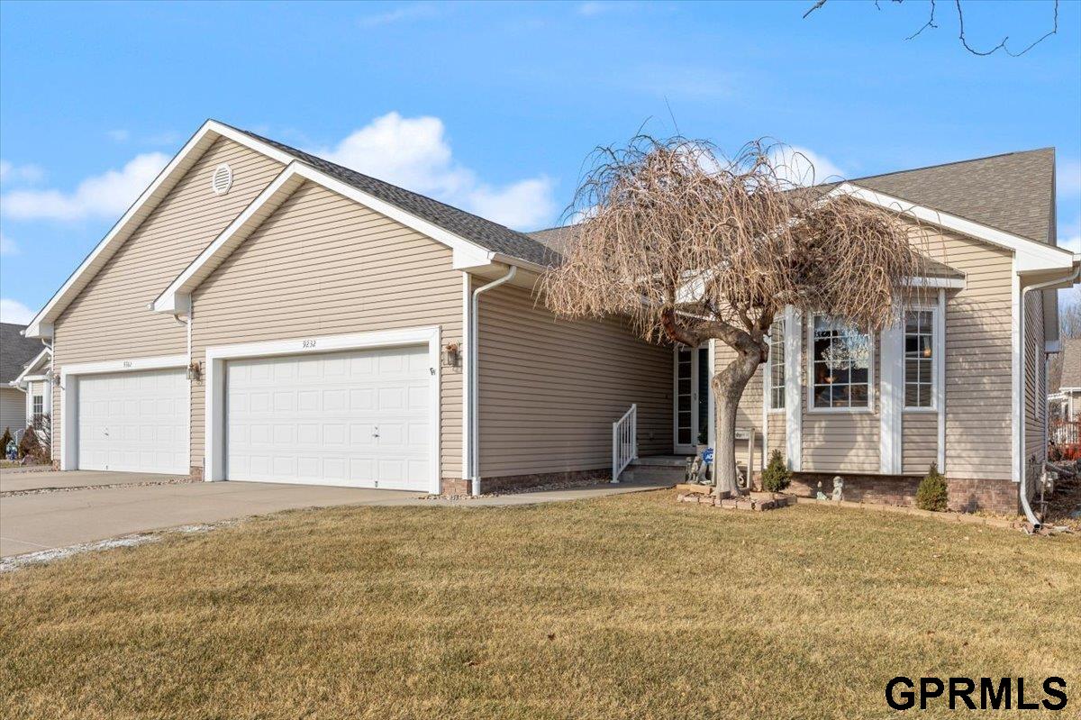 9232 Hillcrest Drive, La Vista