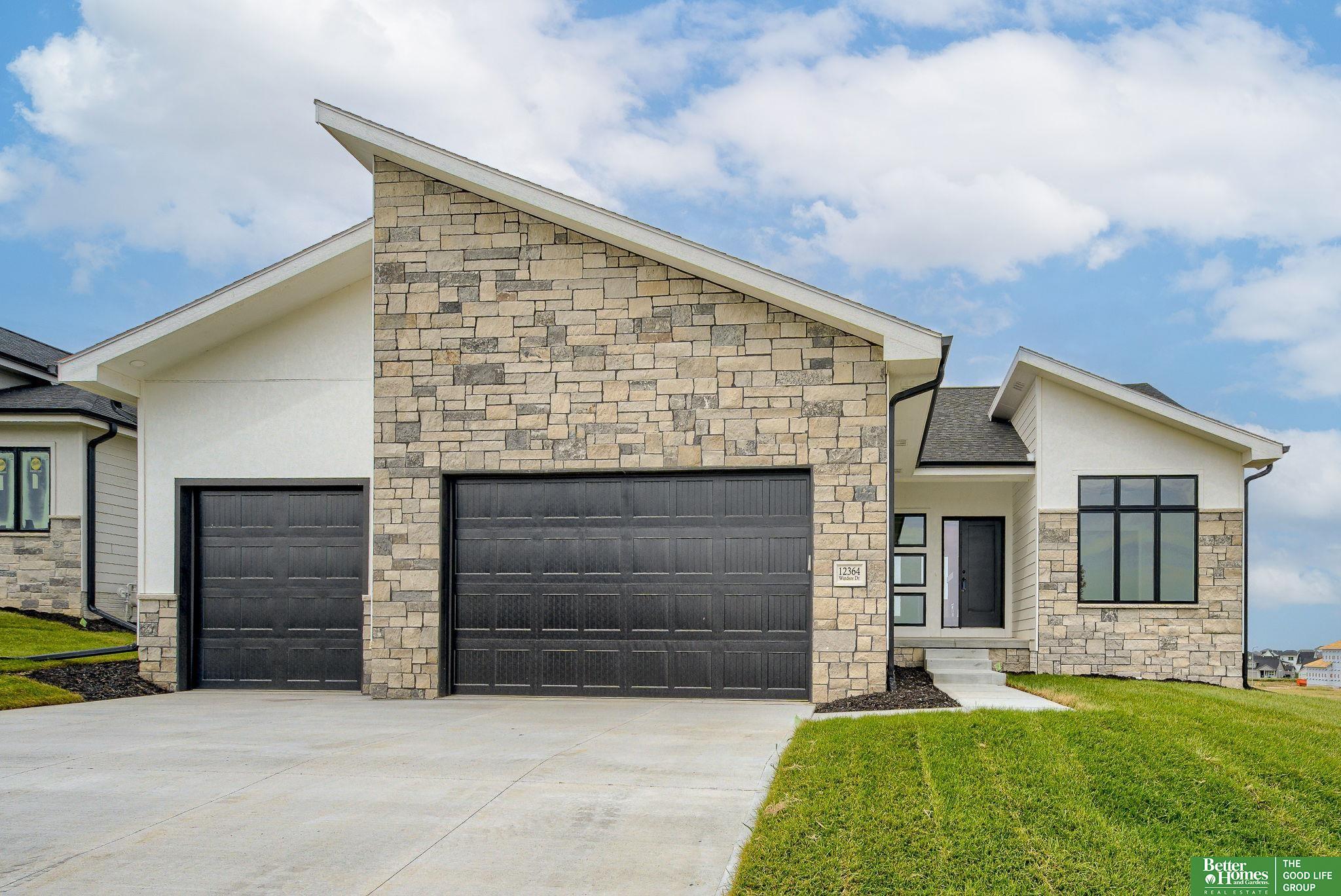 12364 Windsor Drive, Papillion