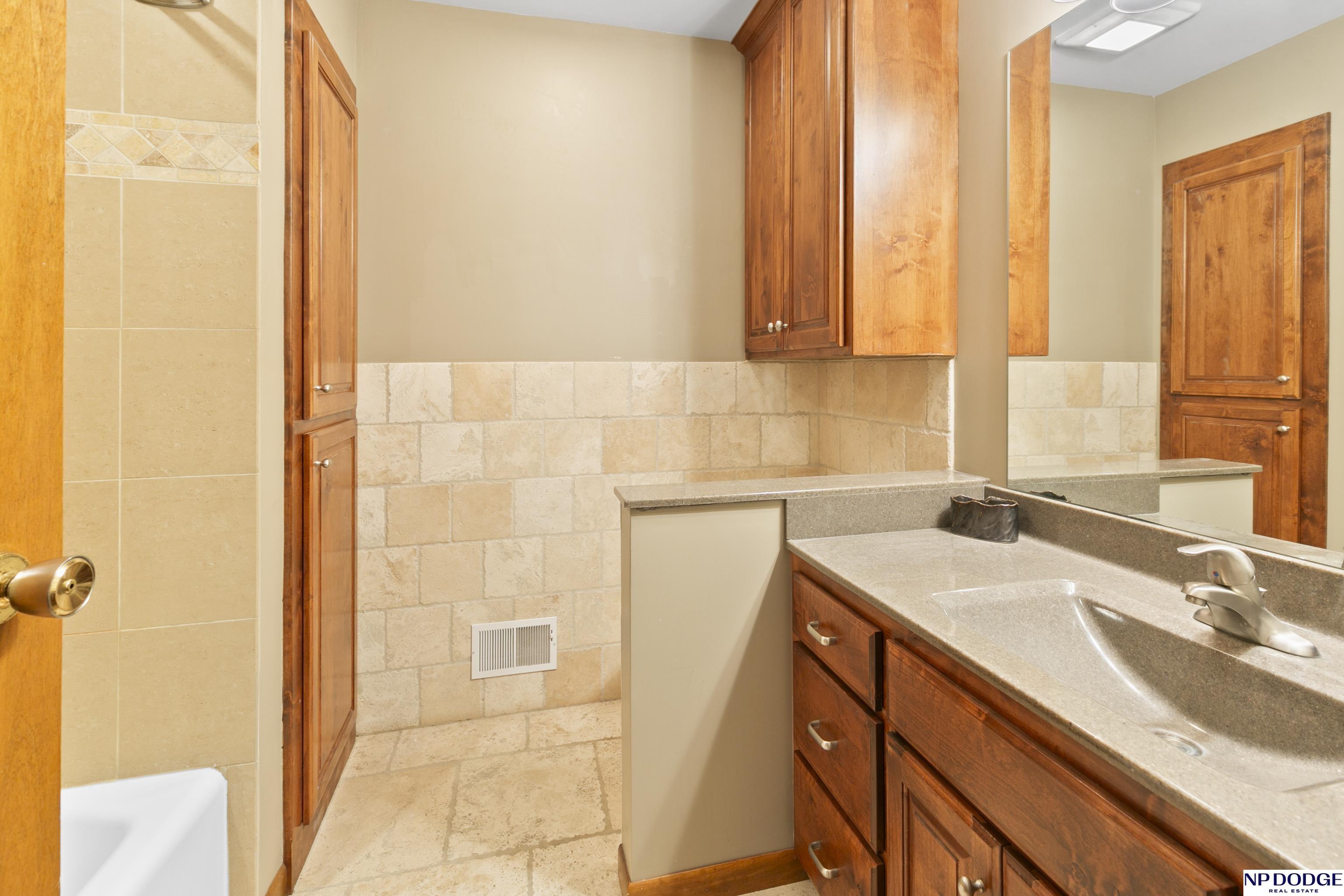 1738 Parkview Drive, Fremont, Nebraska image 24