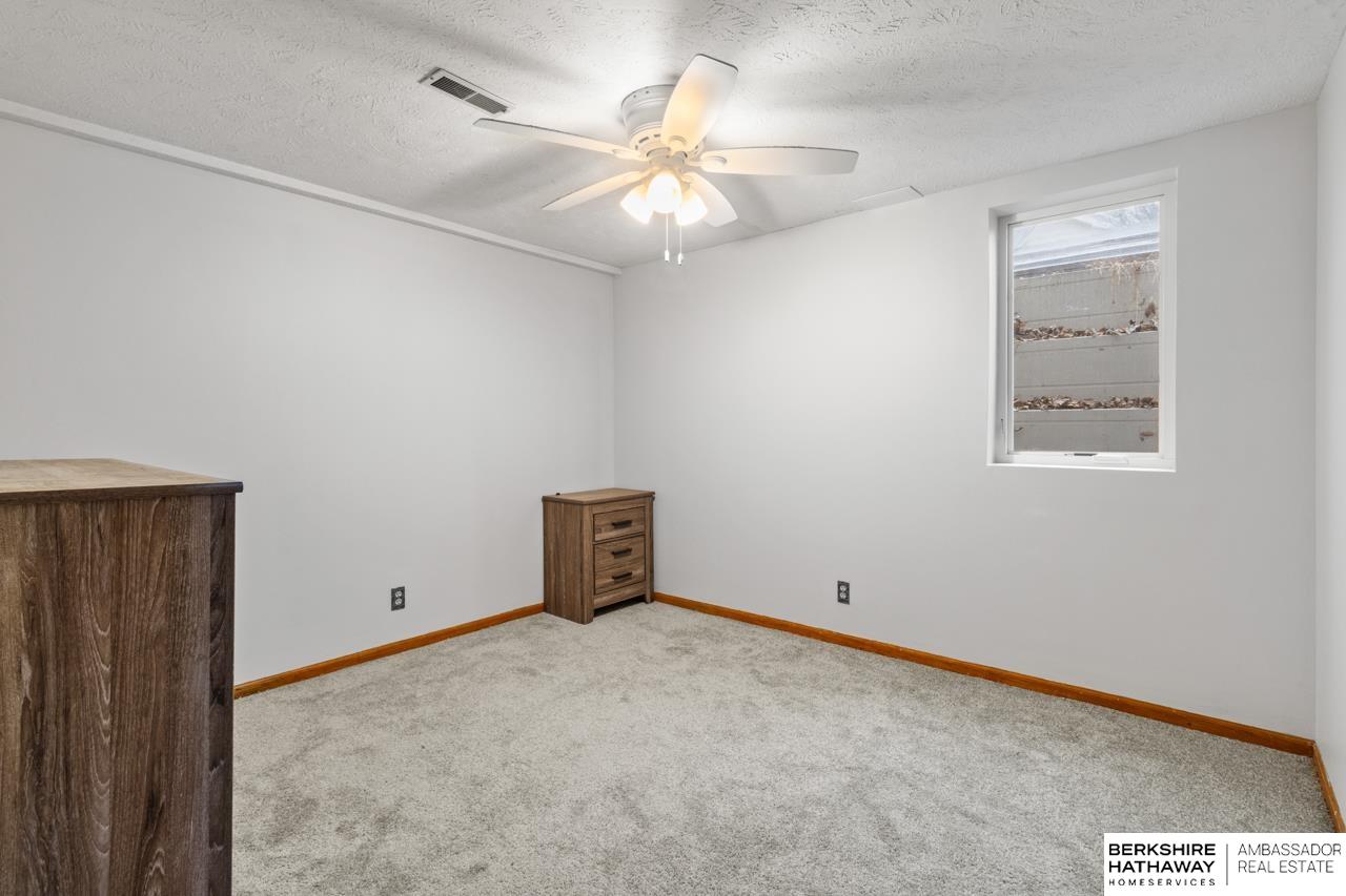 640 S 212 Street, Omaha, Nebraska image 27
