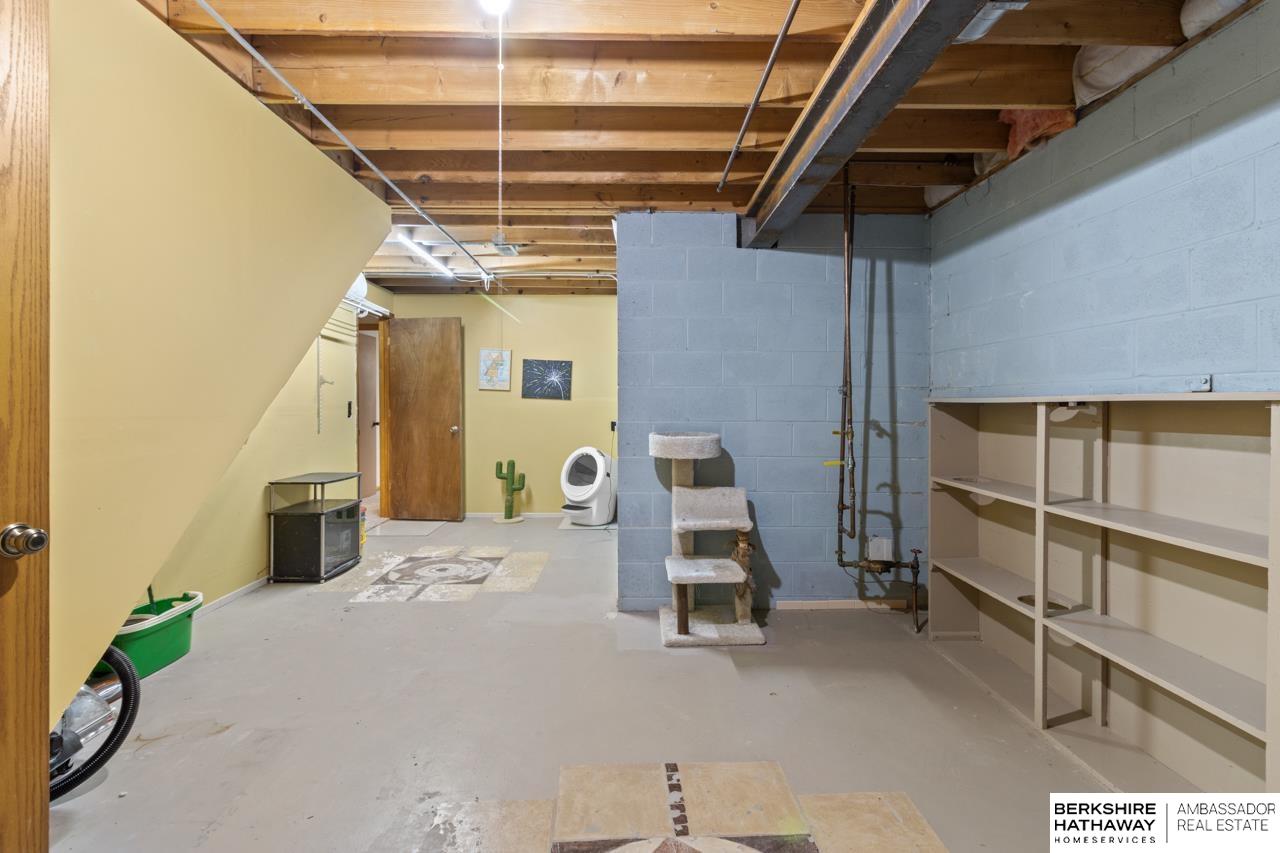 640 S 212 Street, Omaha, Nebraska image 32