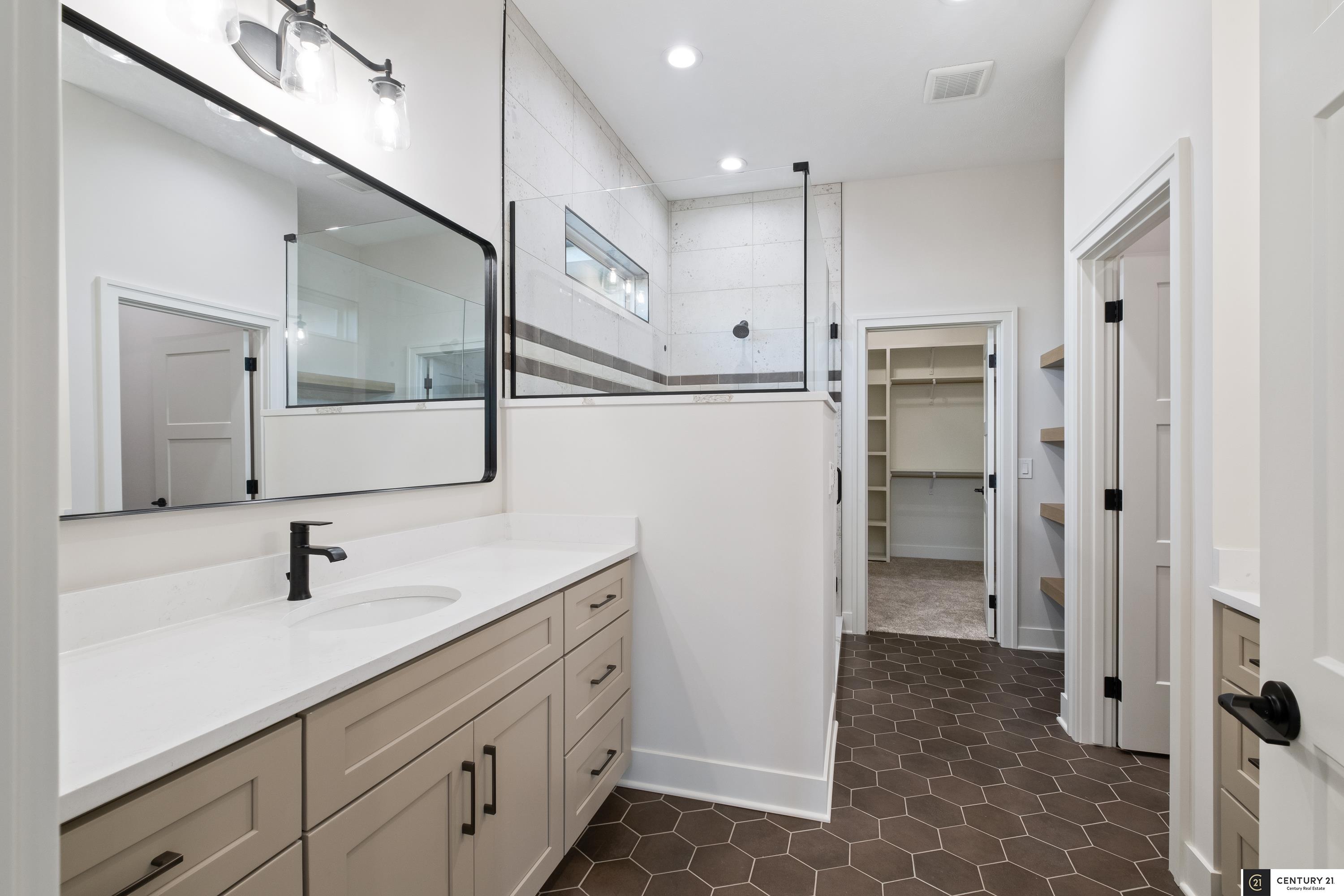 18104 Camelback Avenue, Omaha, Nebraska image 17