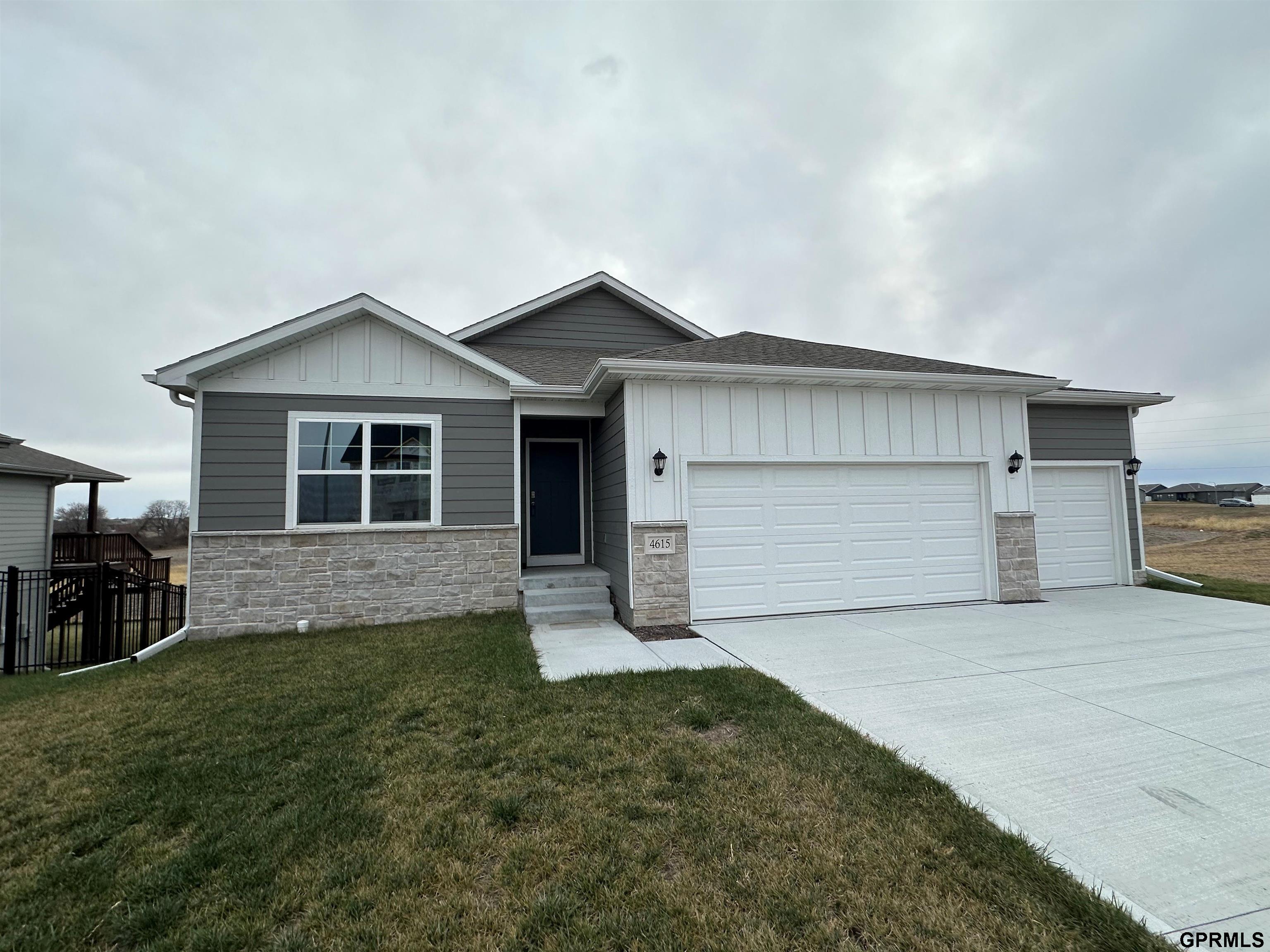 4615 Lawnwood Drive, Bellevue, Nebraska image 1