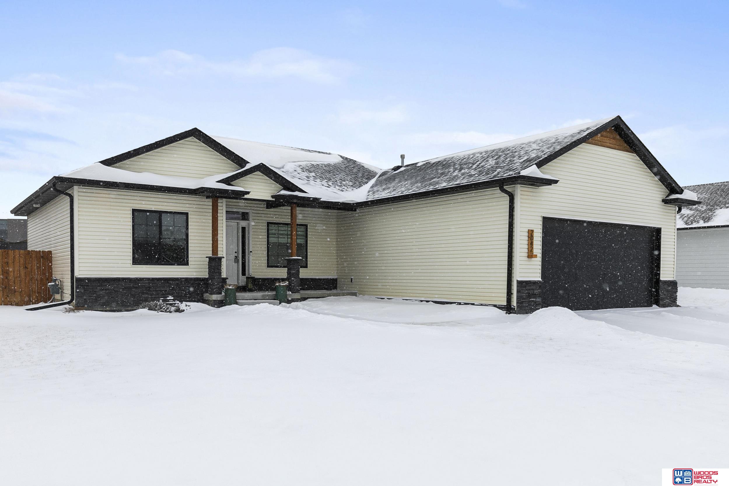 2042 Eastgate Drive, Crete, Nebraska image 2