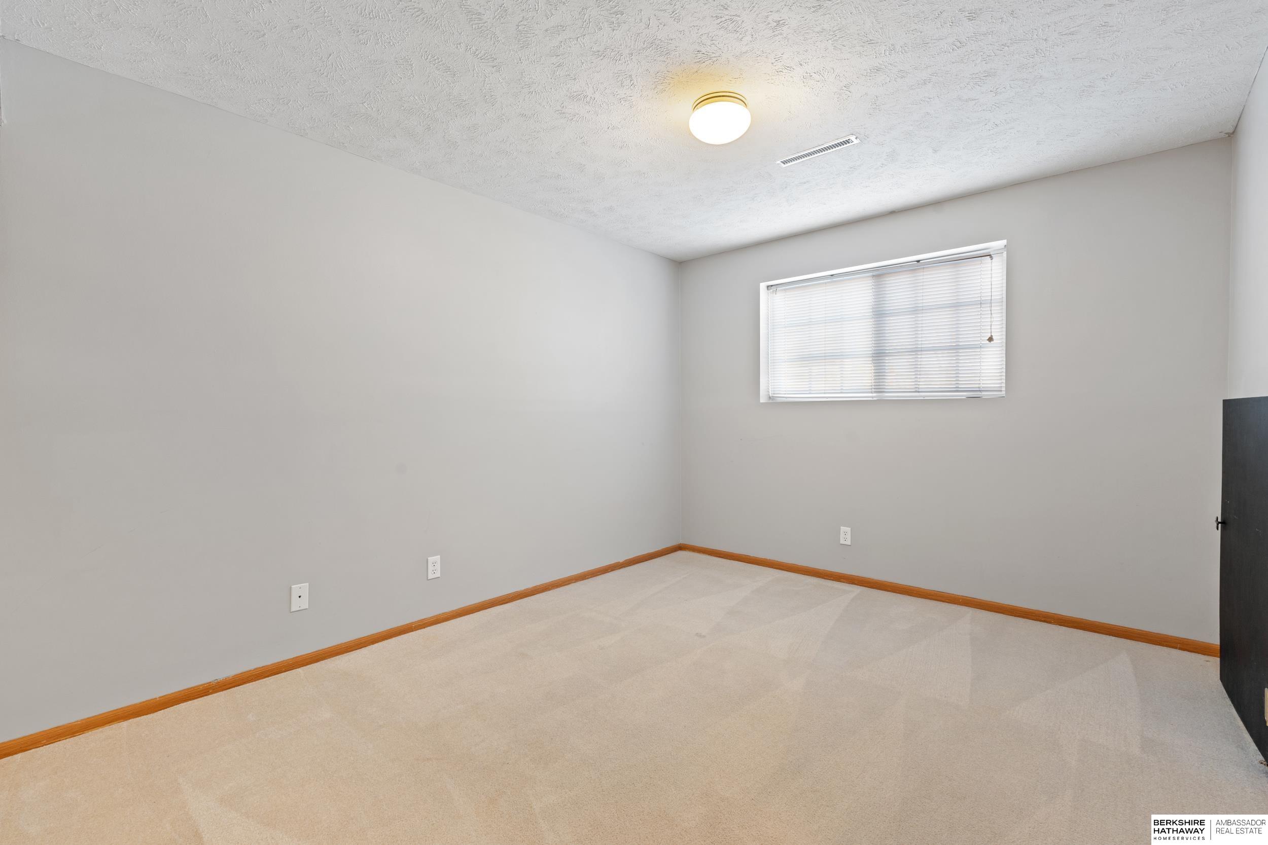 17911 Margo Street, Omaha NE 68136 (MLS22504401) Nebraska Realty(06)