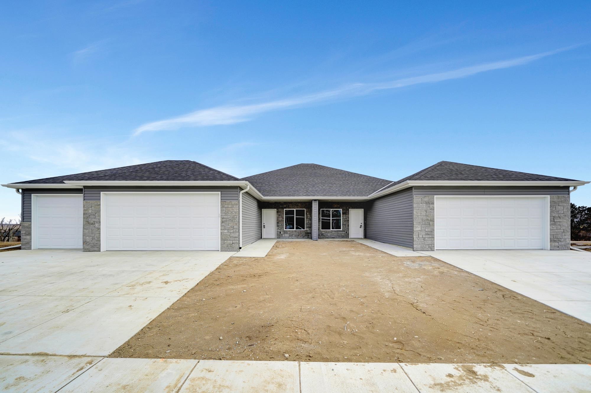 18055 Sycamore Drive, Gretna, Nebraska image 1