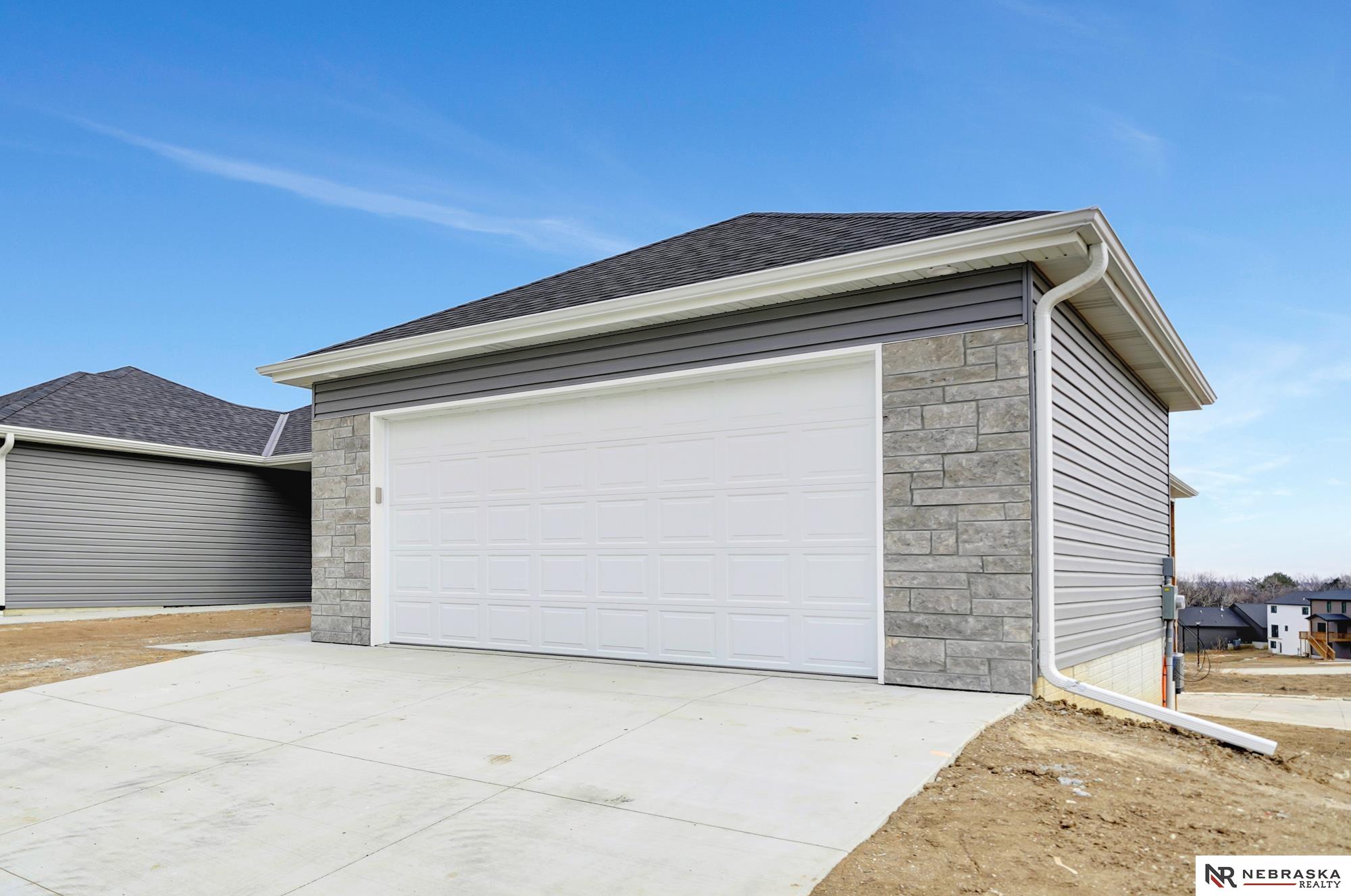 18055 Sycamore Drive, Gretna, Nebraska image 3