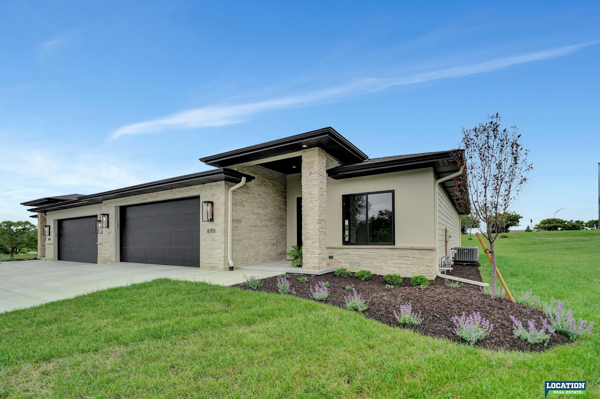 8701 Labrador Court, Lincoln, Nebraska image 1