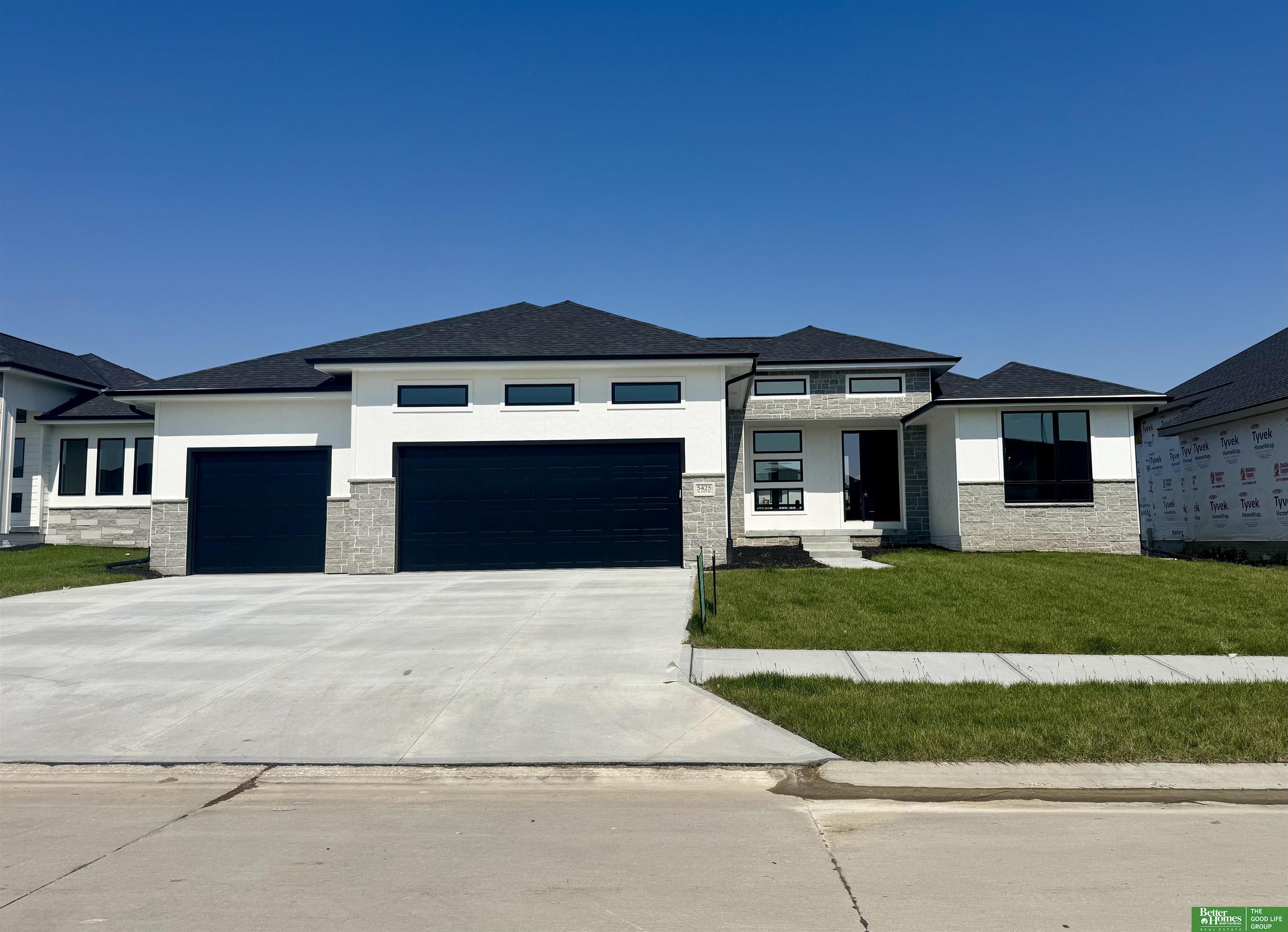5425 N 212 Street, Elkhorn NE 68022