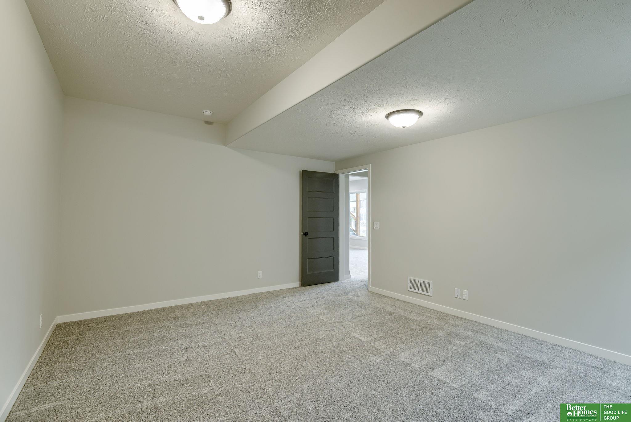 5444 N 212th Street, Elkhorn, Nebraska image 31