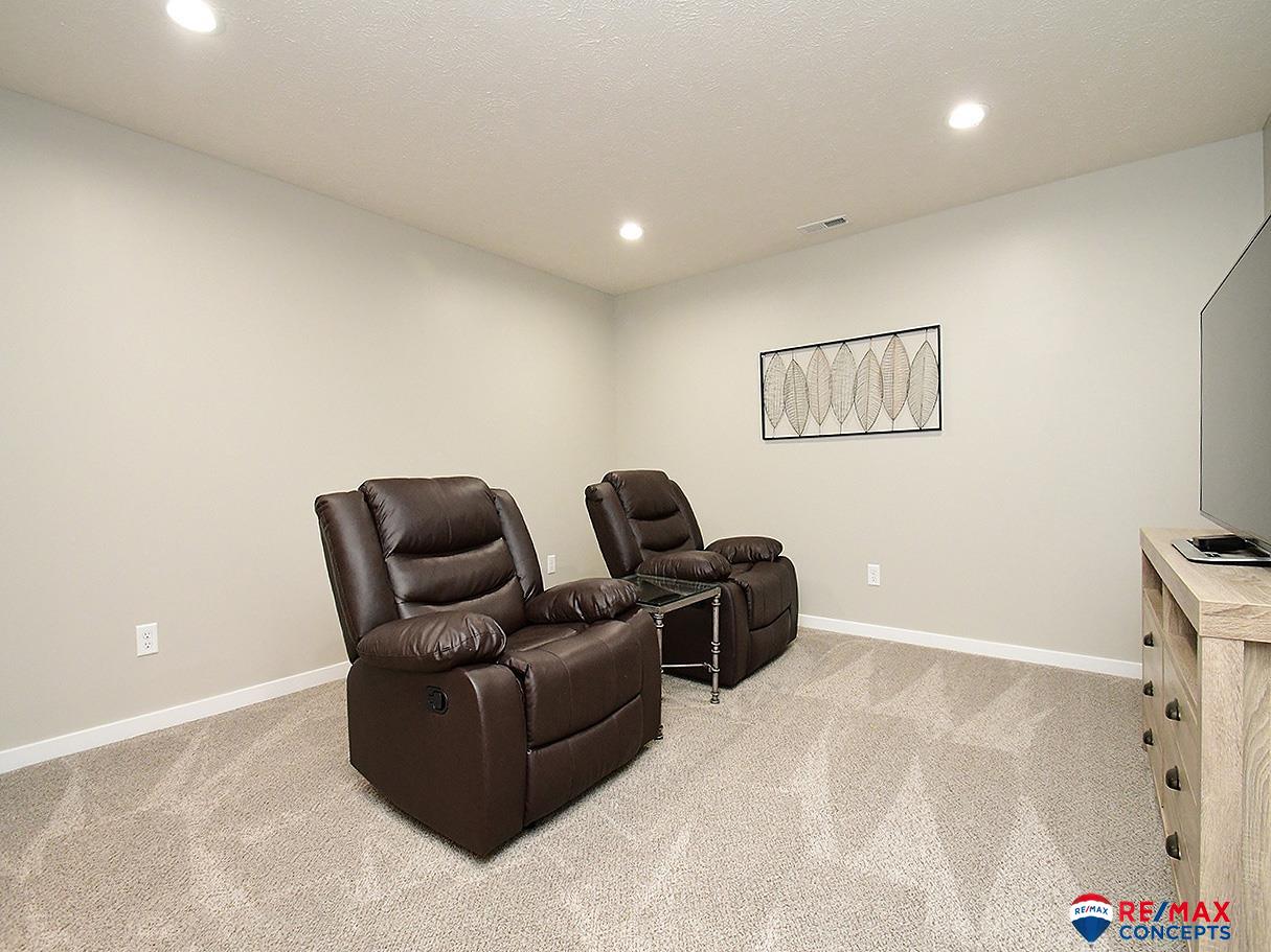 980 Titan Drive, Hickman, Nebraska image 23