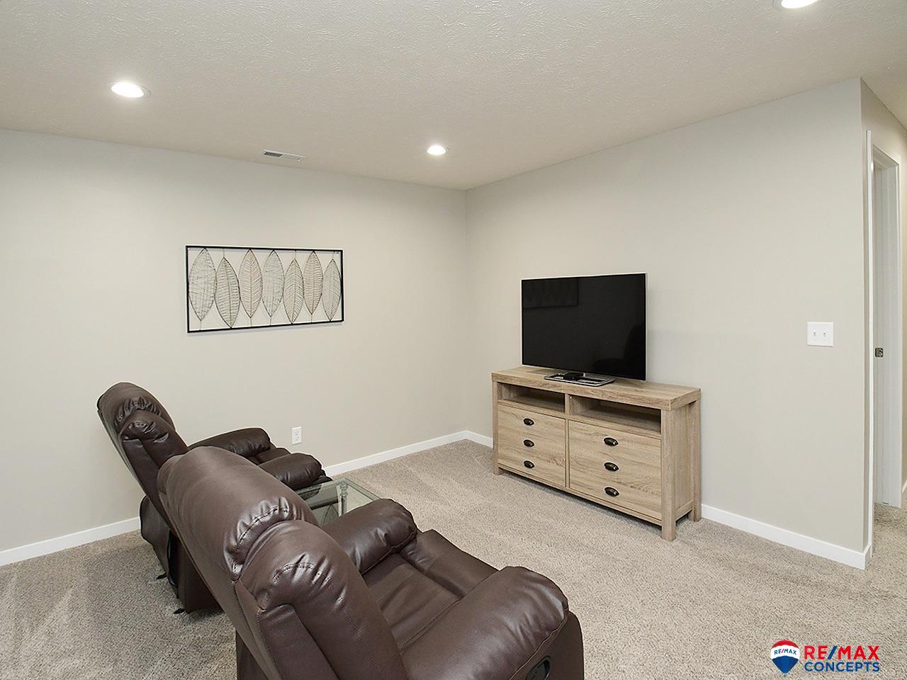 980 Titan Drive, Hickman, Nebraska image 25