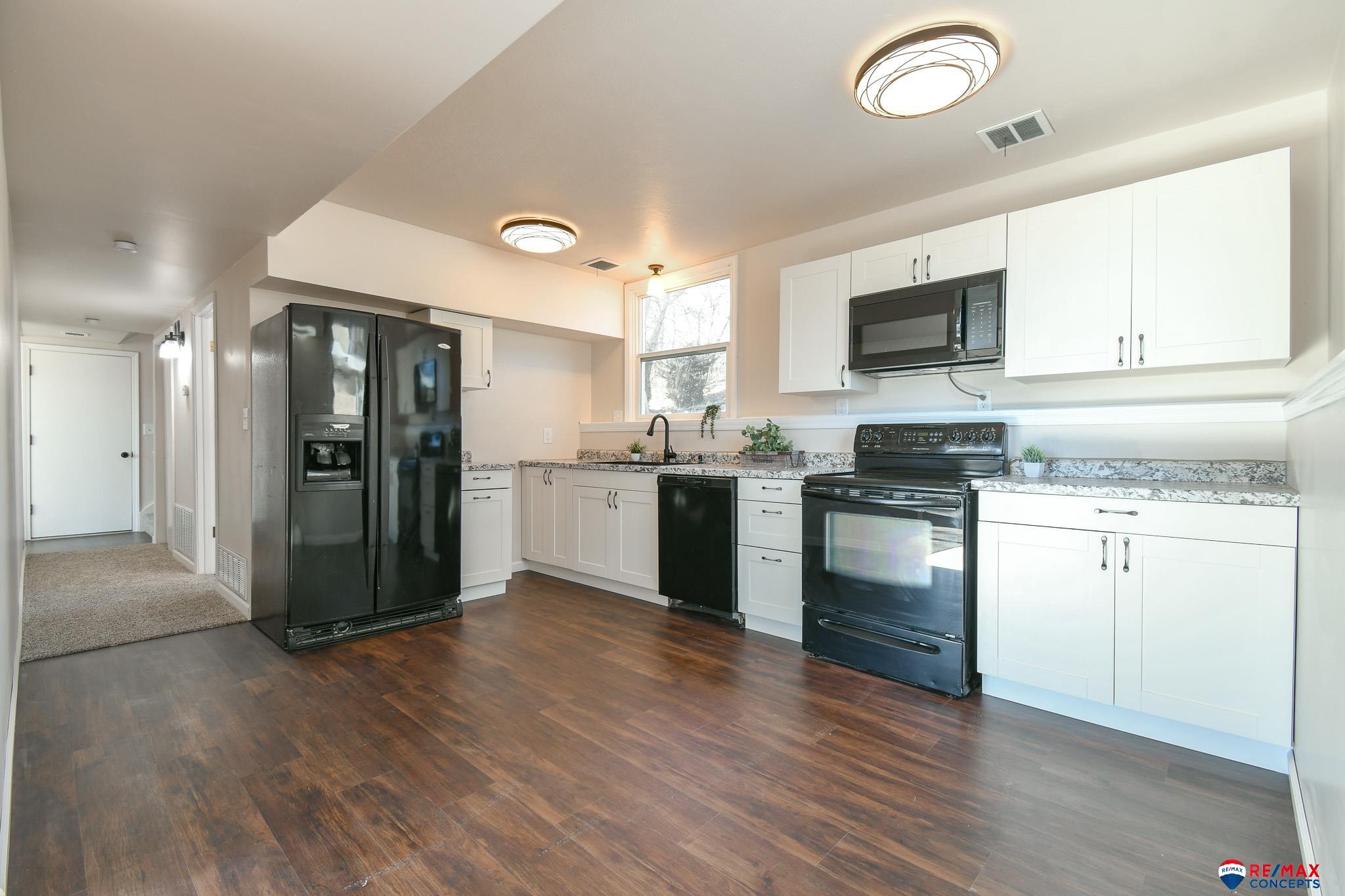8072 Grand Avenue, Omaha, Nebraska image 11