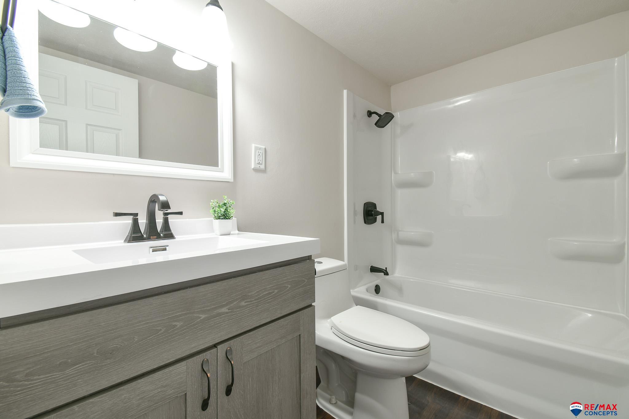 8072 Grand Avenue, Omaha, Nebraska image 16
