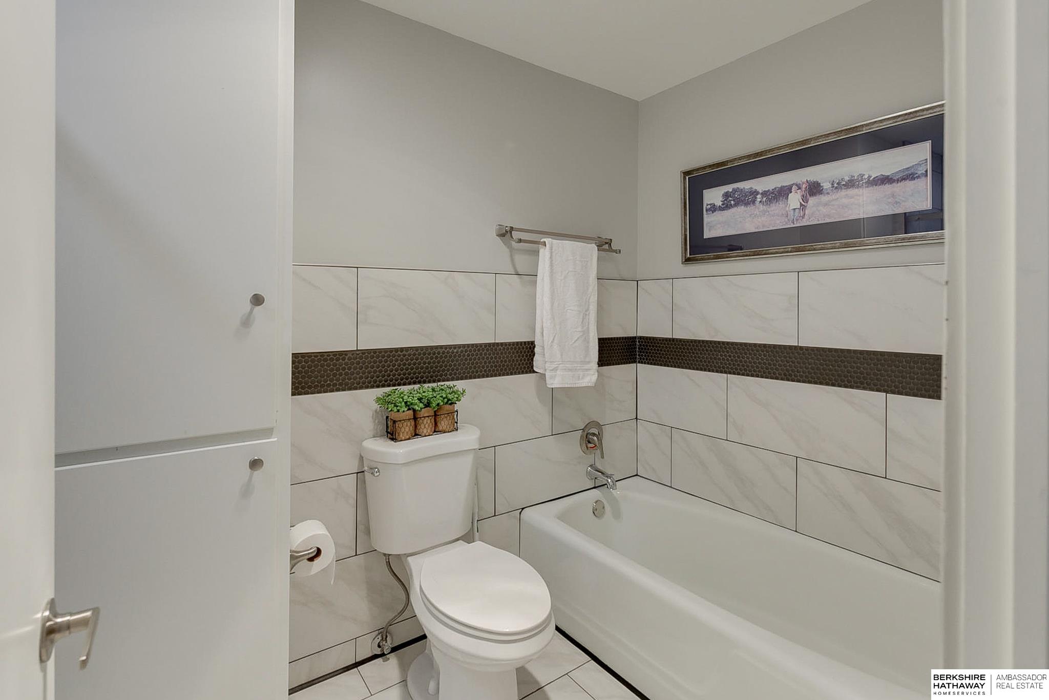 9777 Hamilton Plaza, Omaha, Nebraska image 33