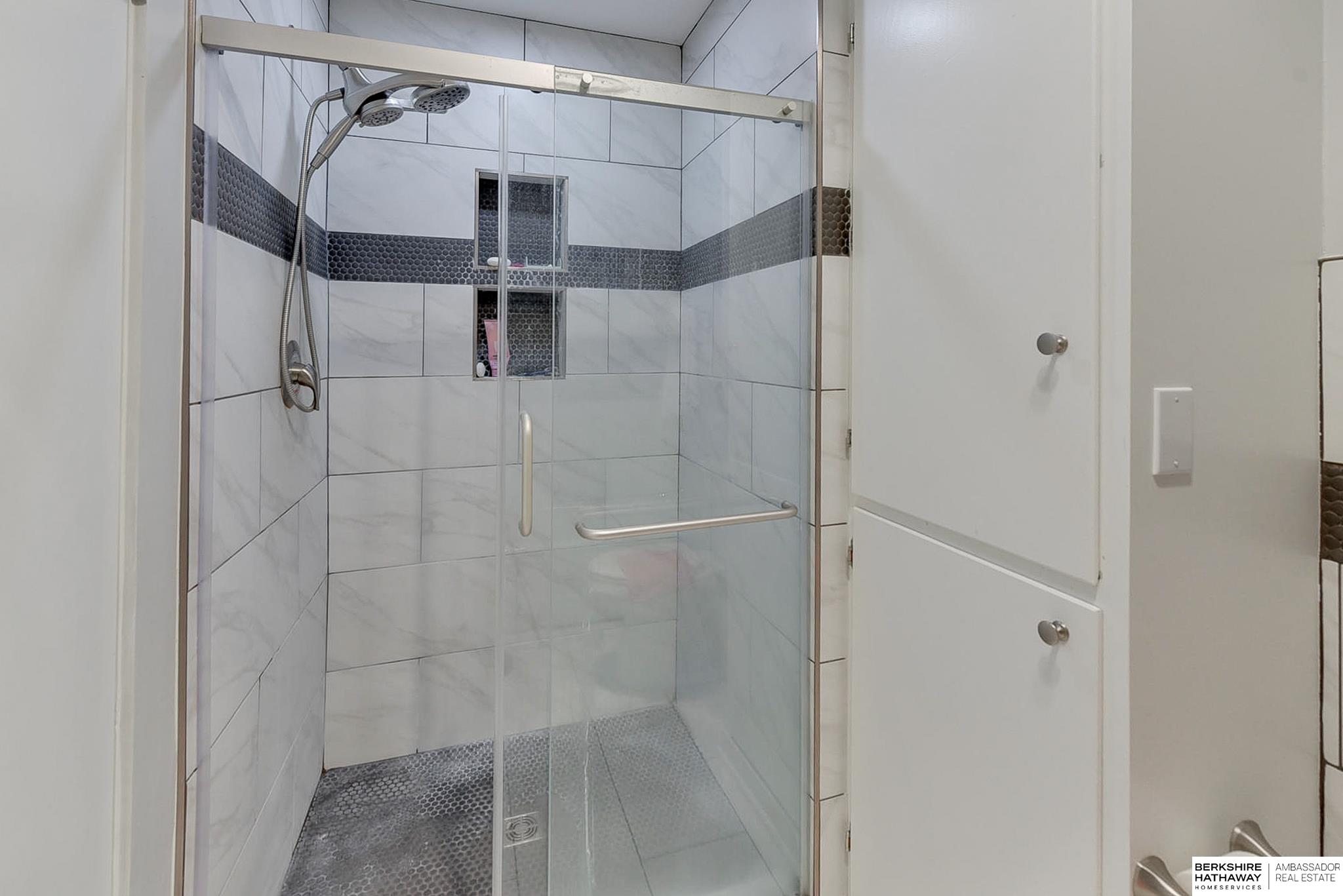 9777 Hamilton Plaza, Omaha, Nebraska image 34