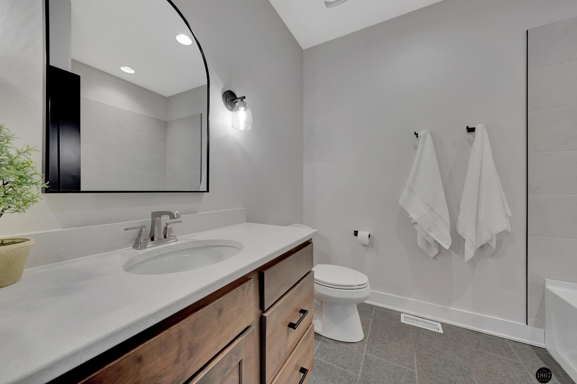 3923 S 213th