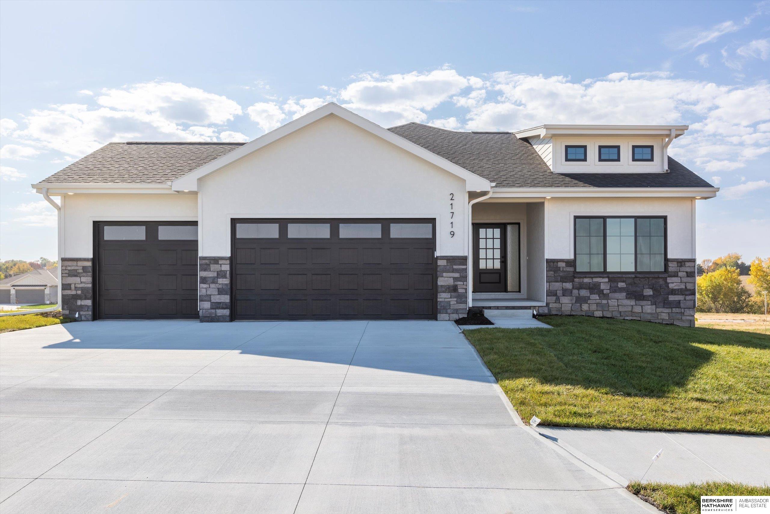 21805 Parkview Drive, Gretna, Nebraska image 1