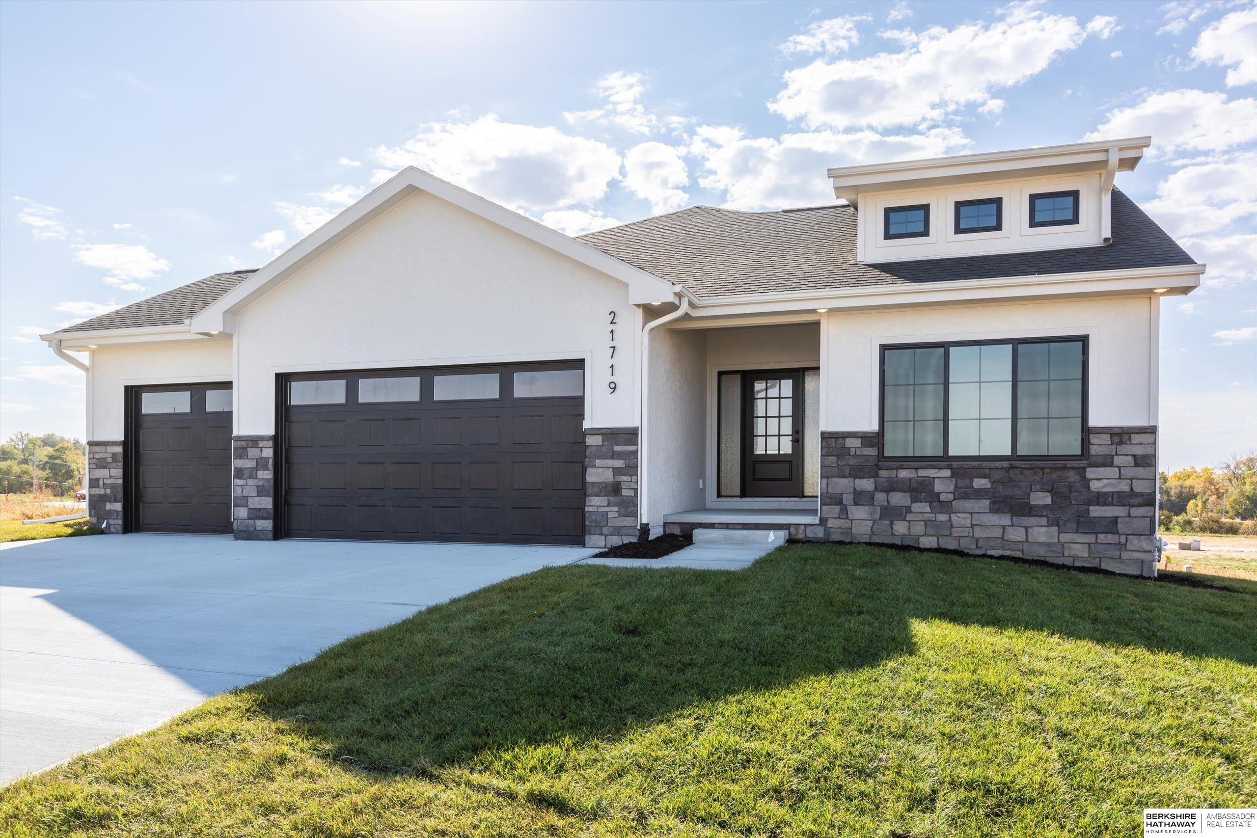 21805 Parkview Drive, Gretna, Nebraska image 2