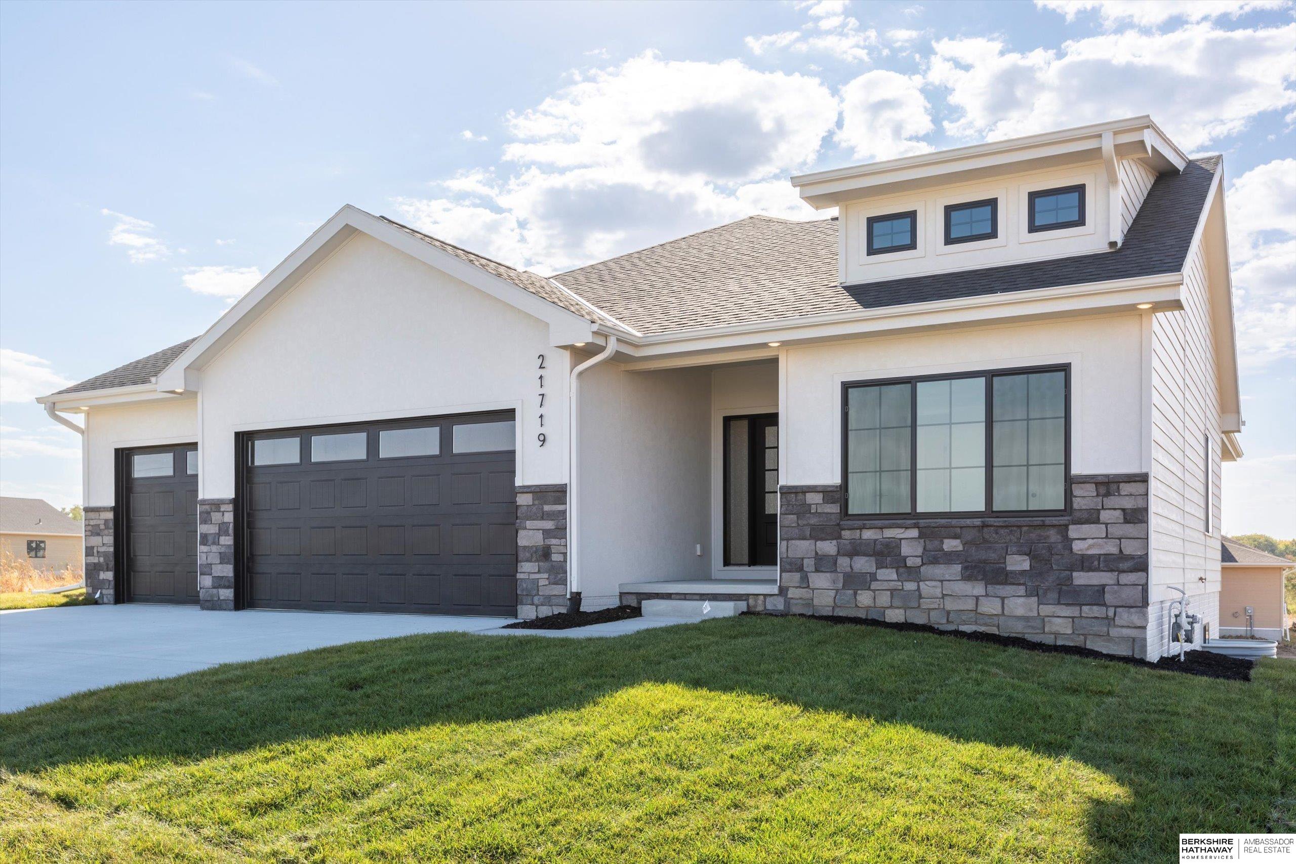 21805 Parkview Drive, Gretna, Nebraska image 3