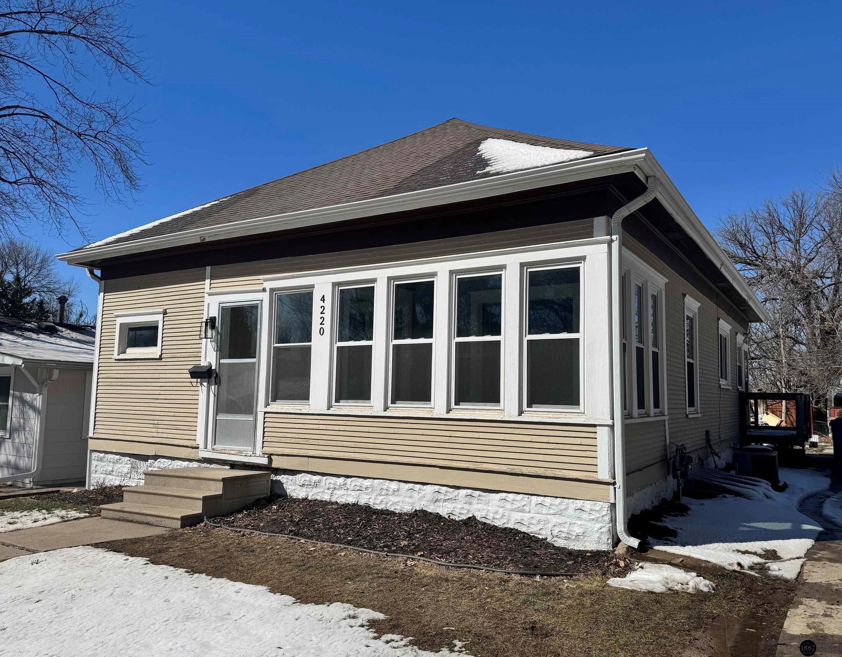 4220 Lenox