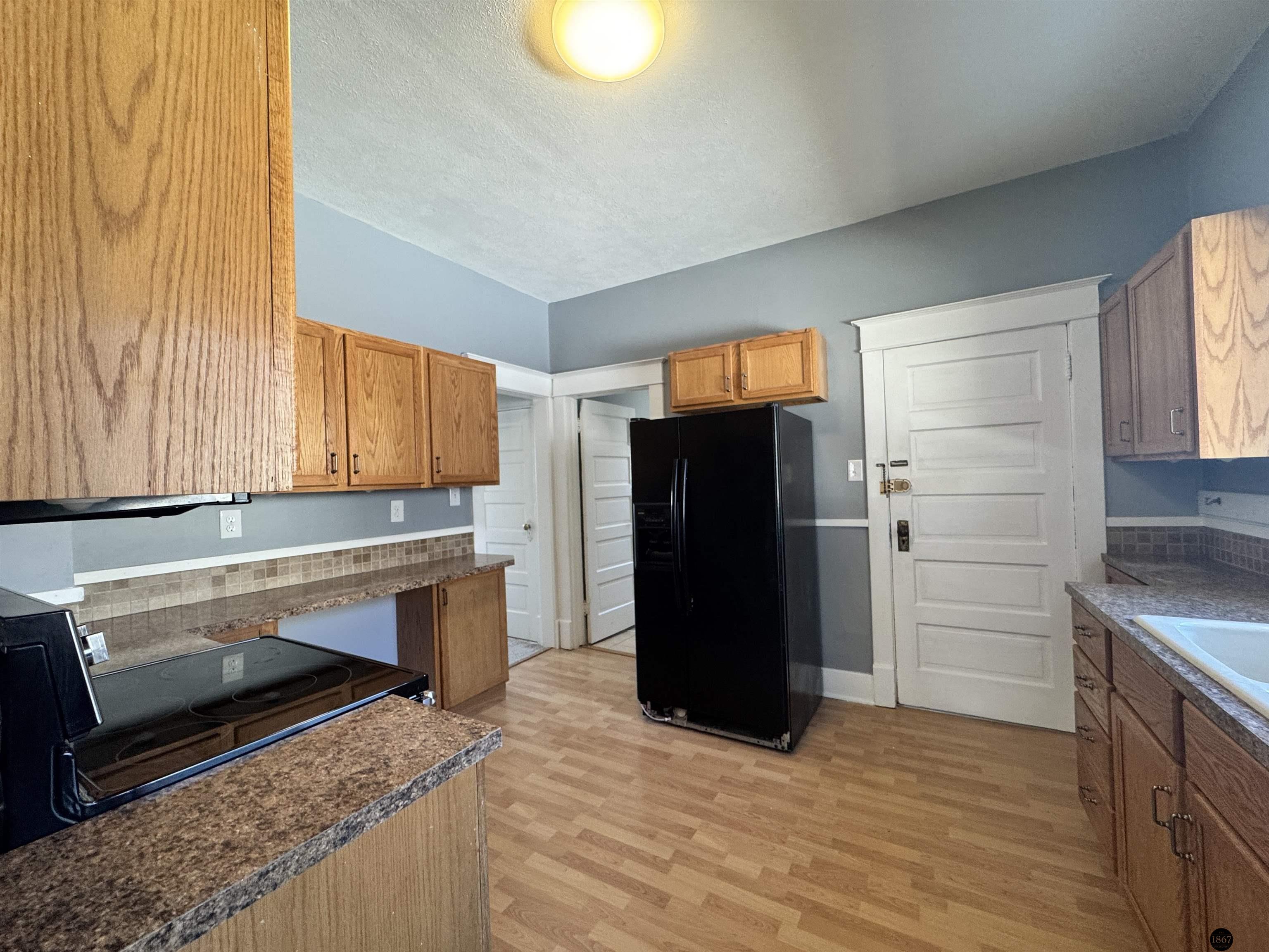 4220 Lenox