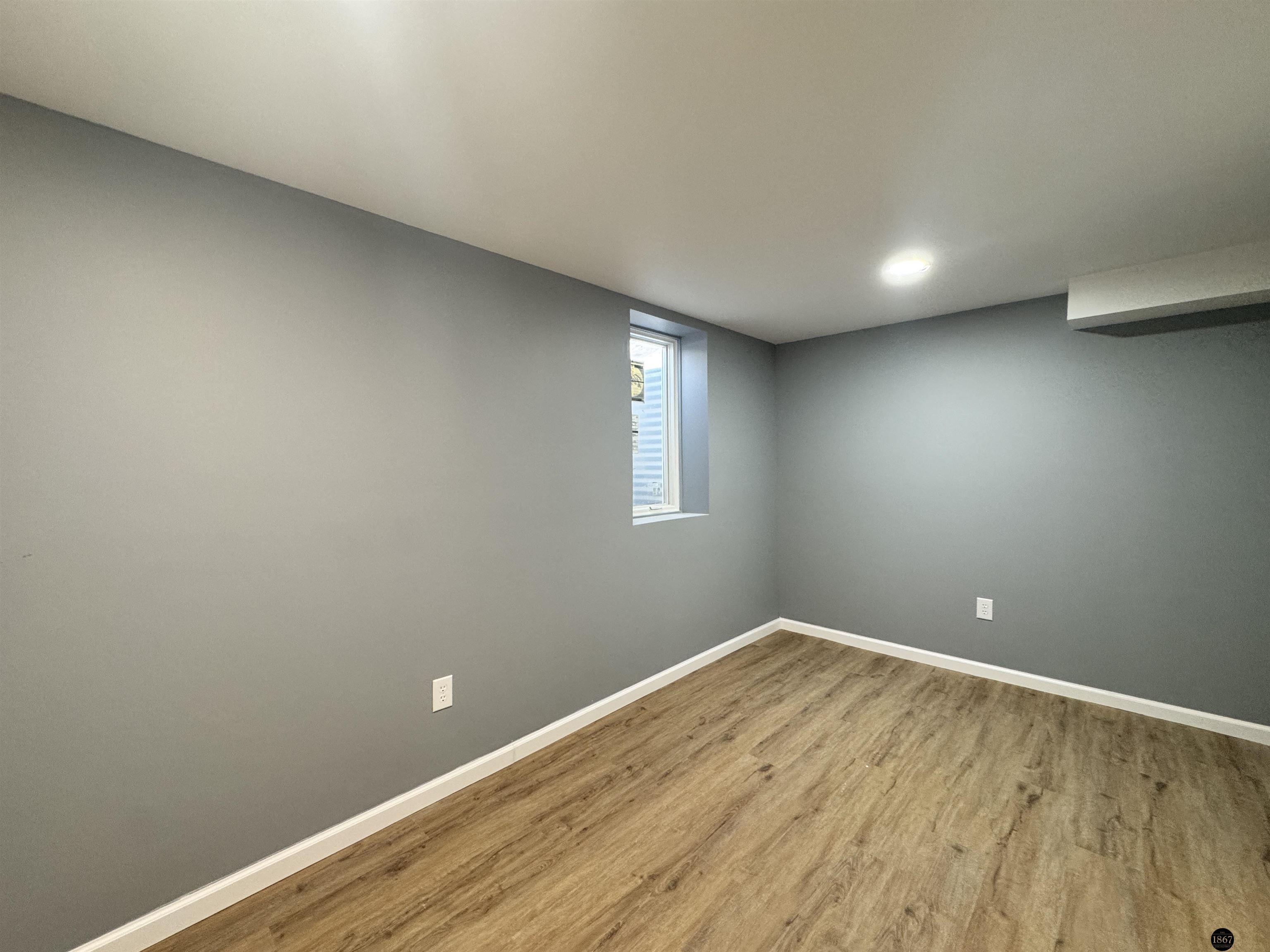 4220 Lenox