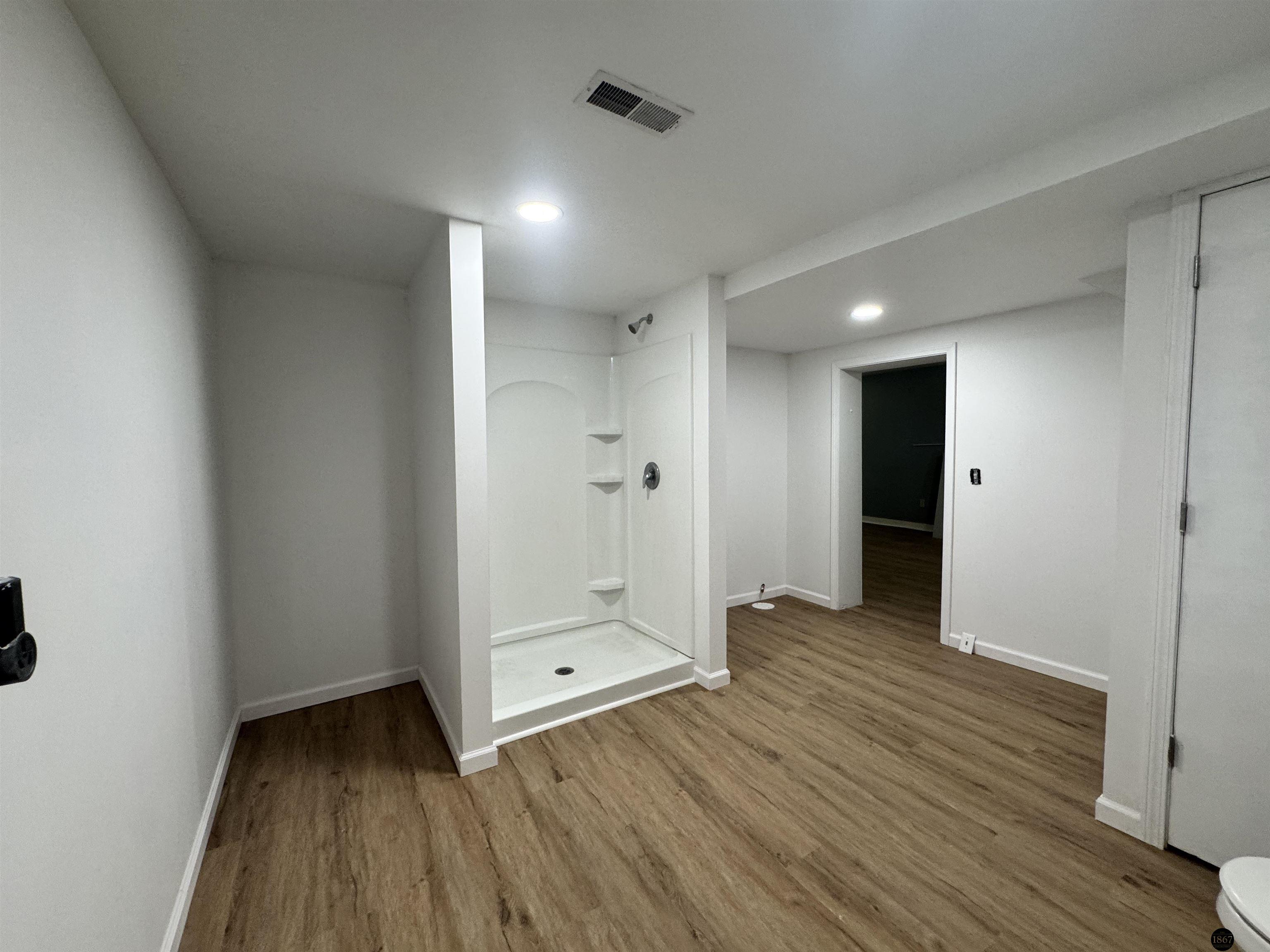 4220 Lenox
