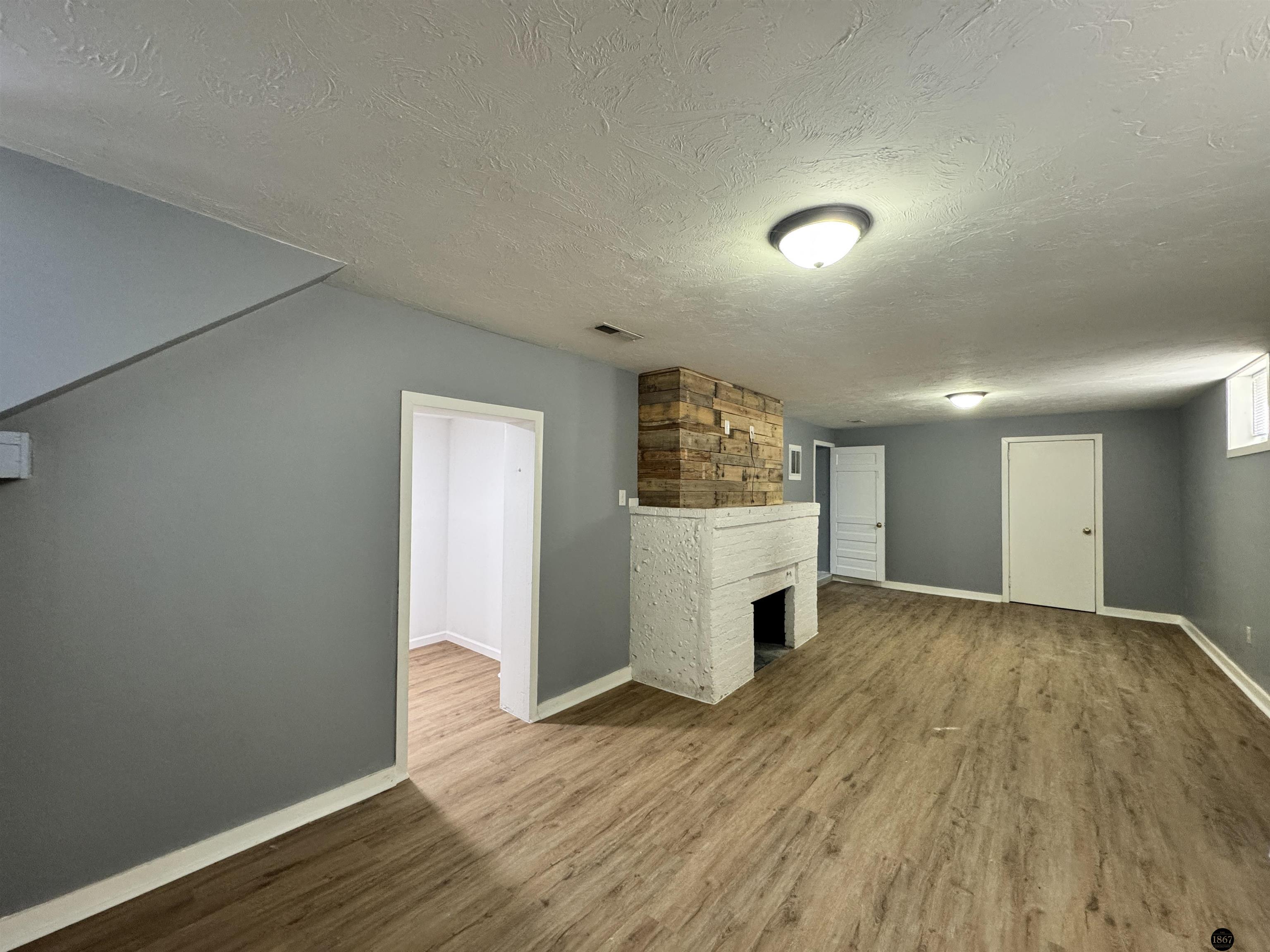 4220 Lenox