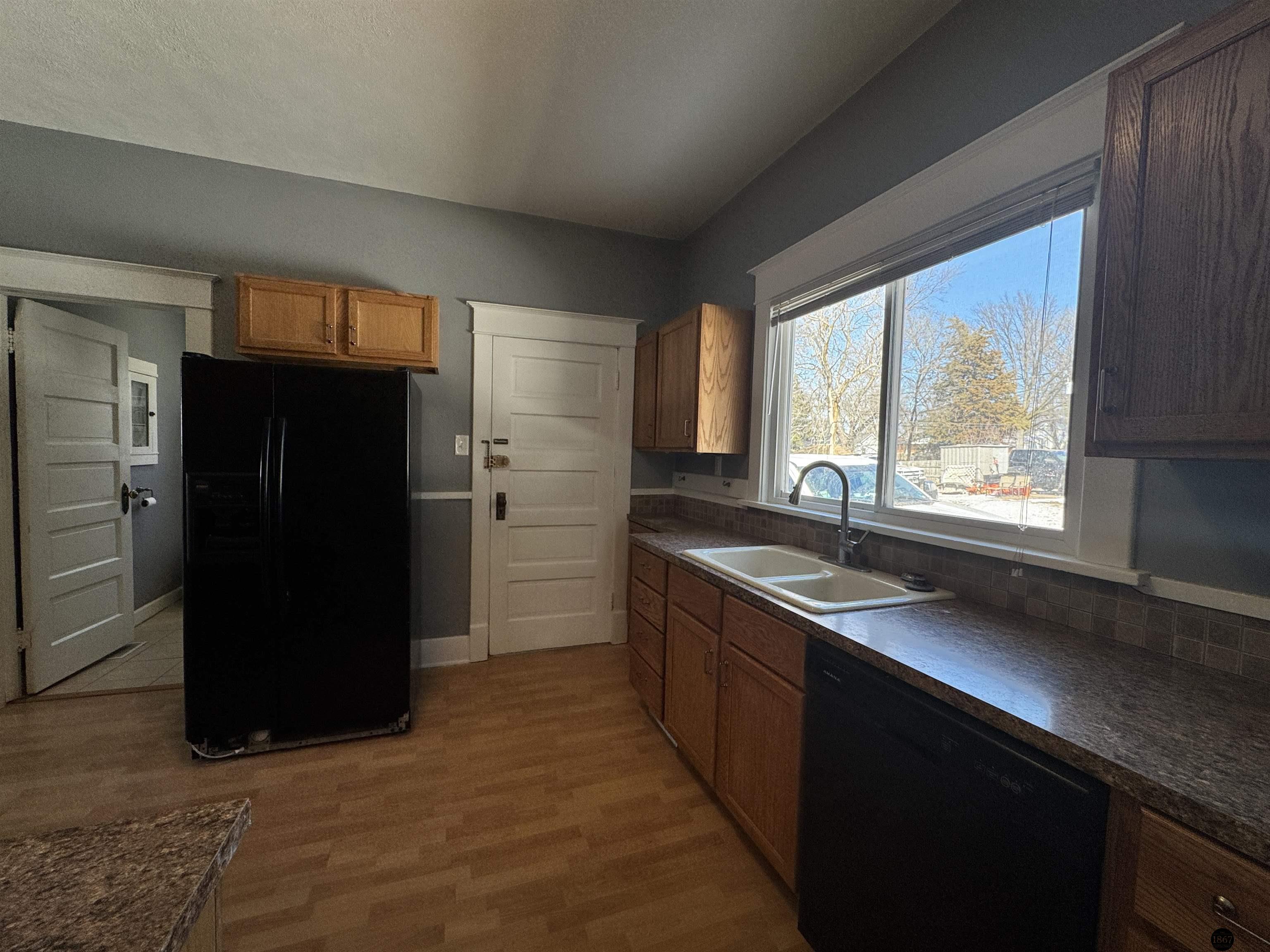 4220 Lenox
