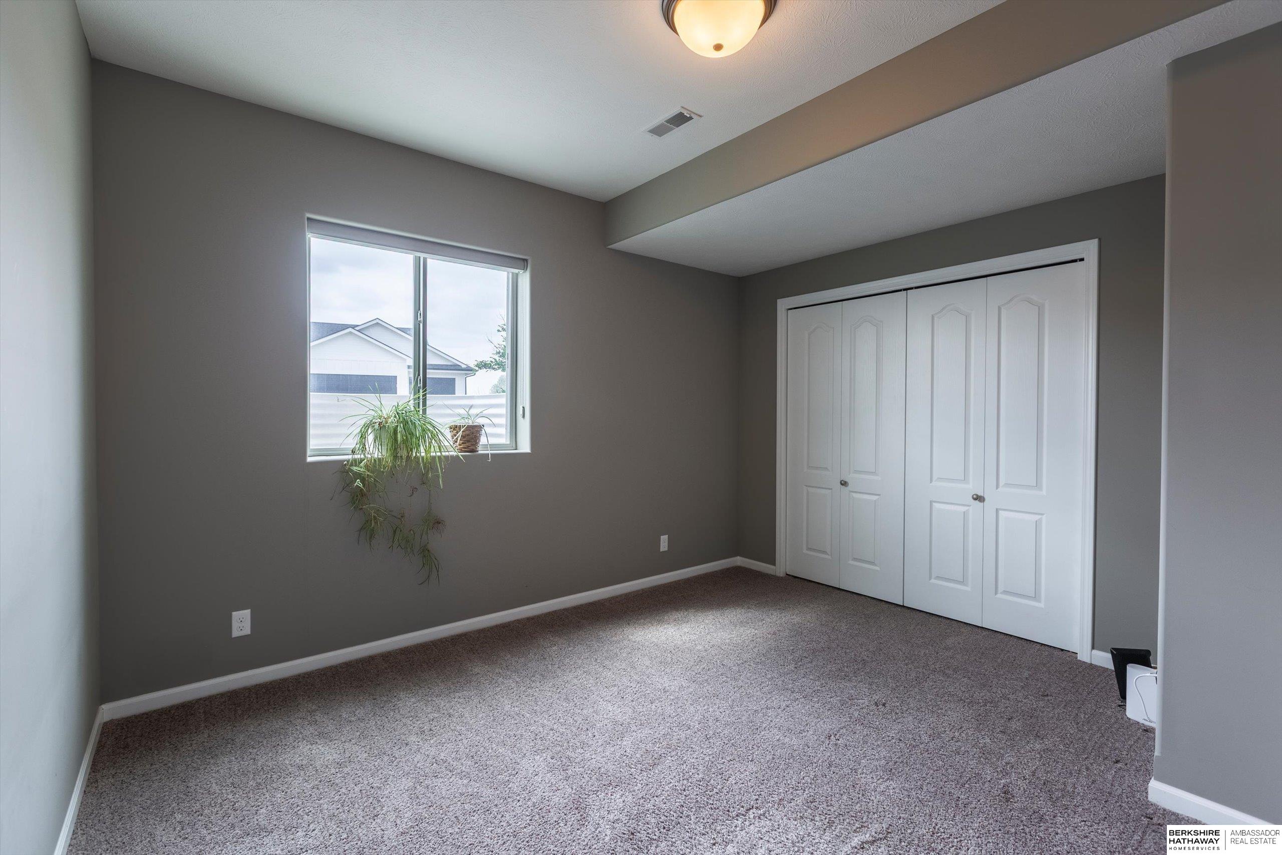 2049 S 199 Street, Omaha, Nebraska image 33