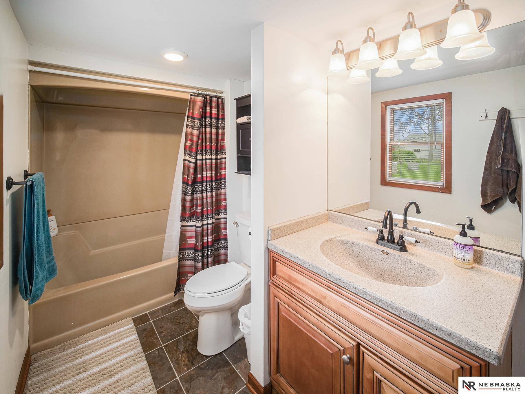 7042 Burlington Avenue, Lincoln, Nebraska image 15