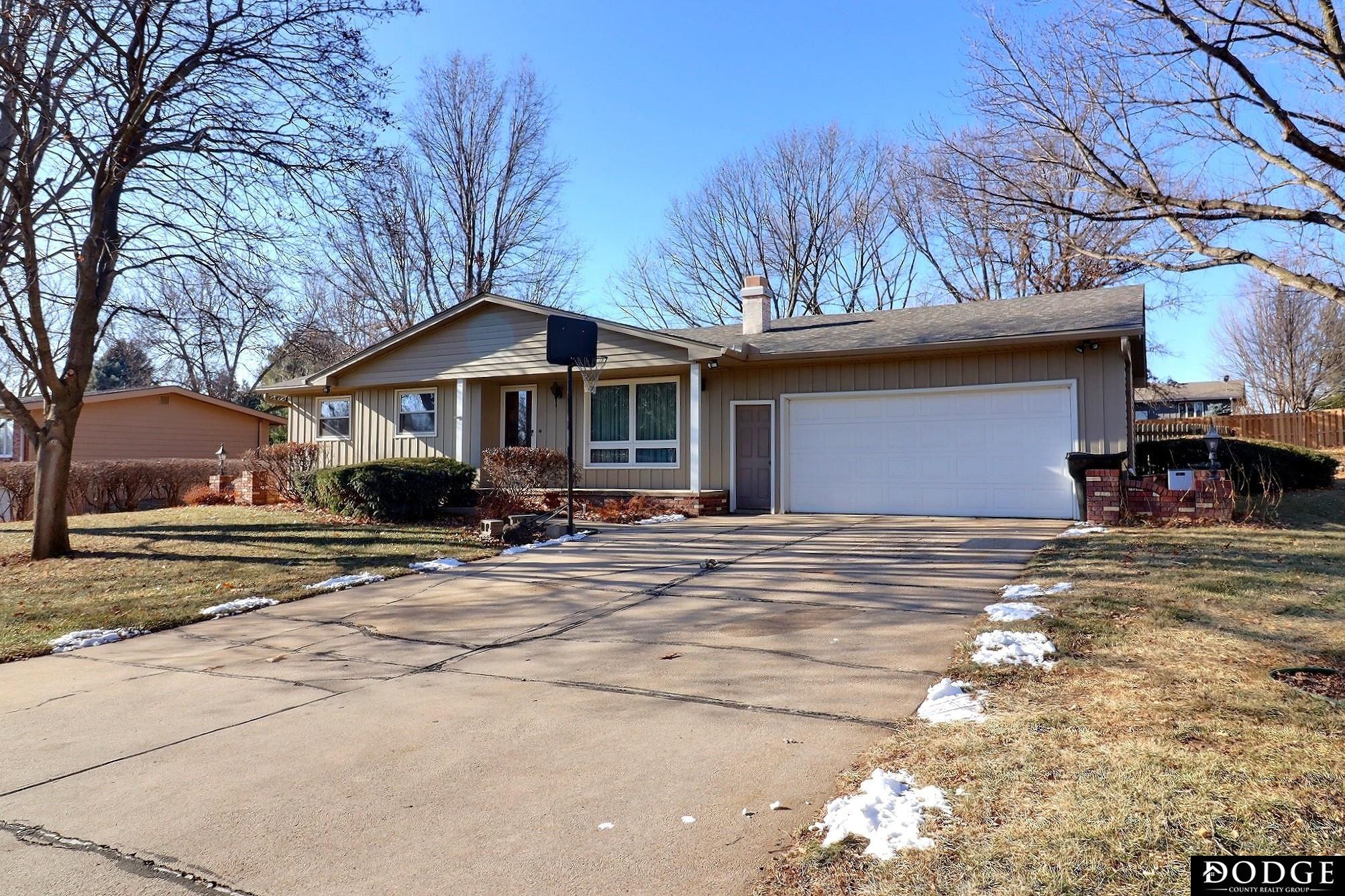 2811 Douglas Drive, Fremont, Nebraska image 2
