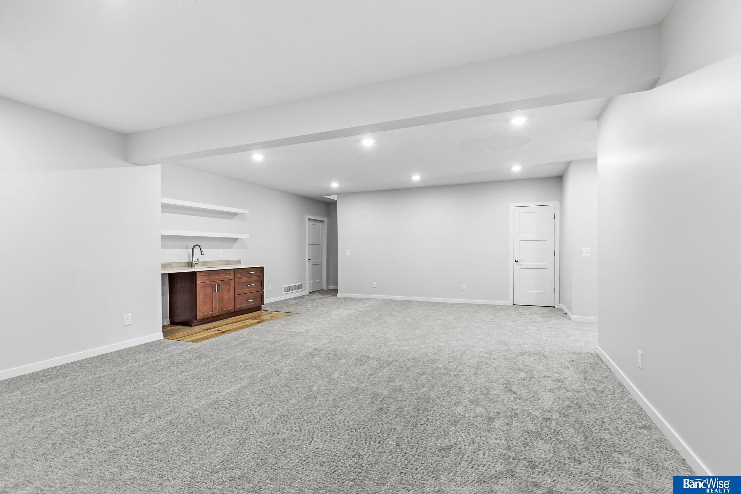 9127 Hillcrest Trail, Lincoln, Nebraska image 32
